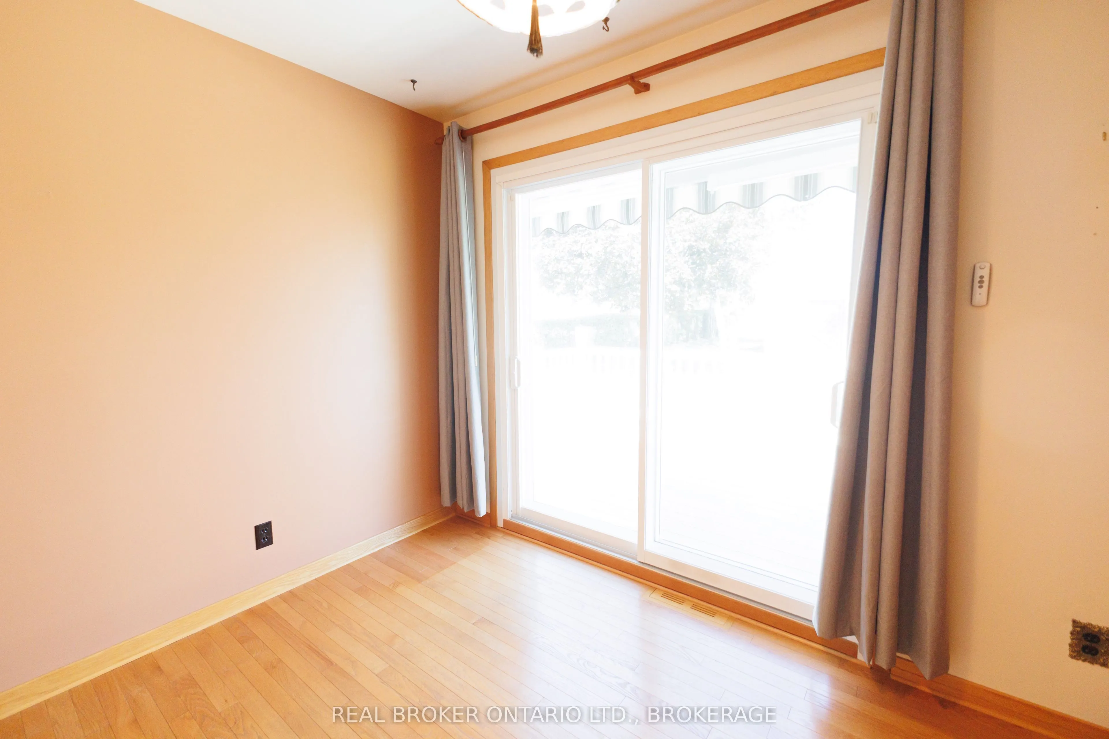 63 Kincardine Street W