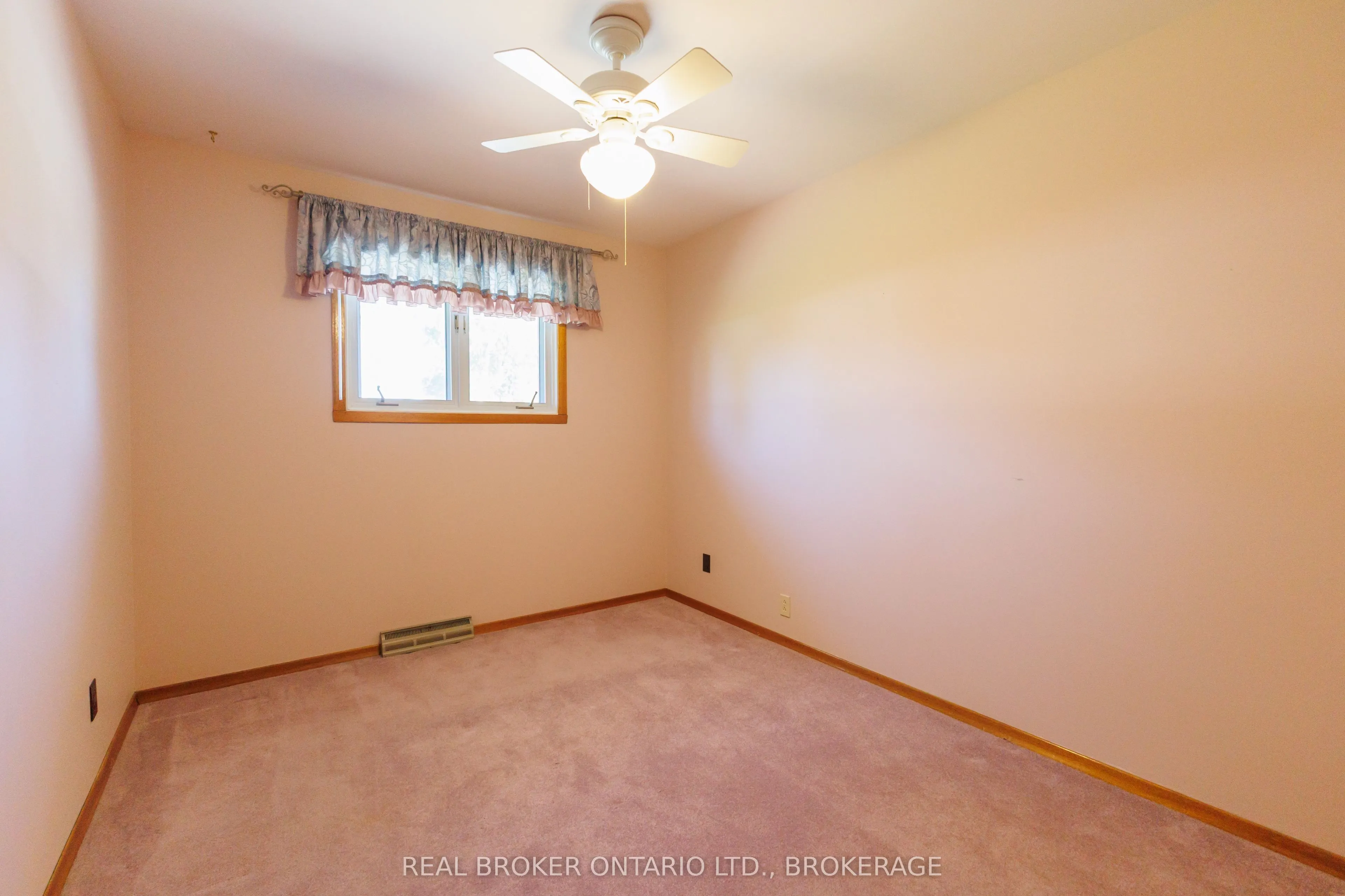 63 Kincardine Street W