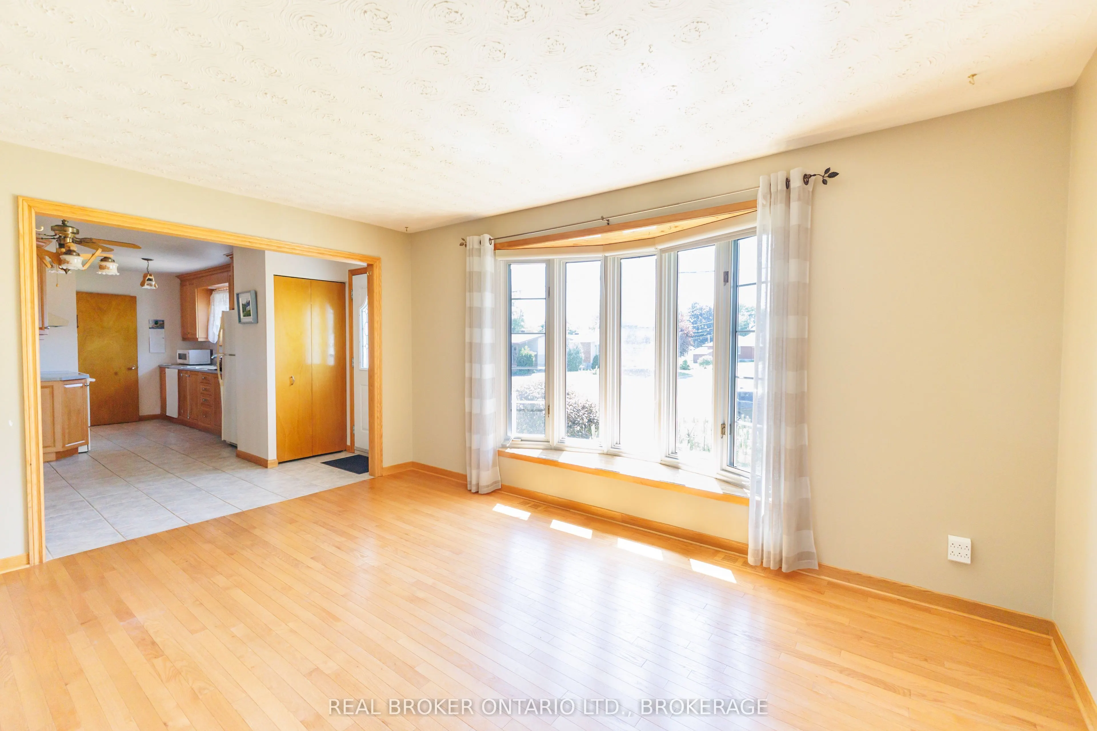 63 Kincardine Street W