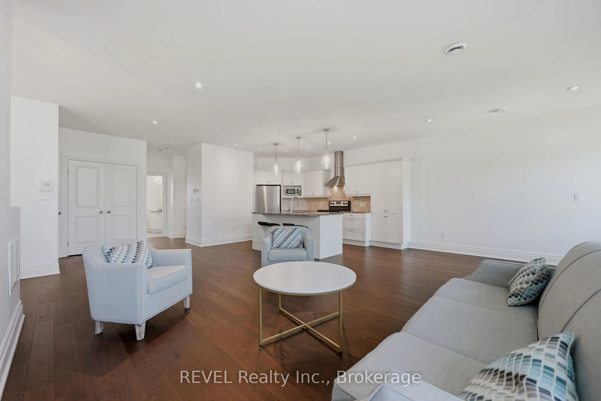 14 St. Andrews Lane S #S14