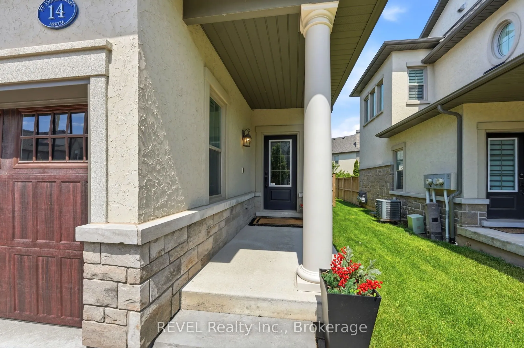 14 St. Andrews Lane S #S14