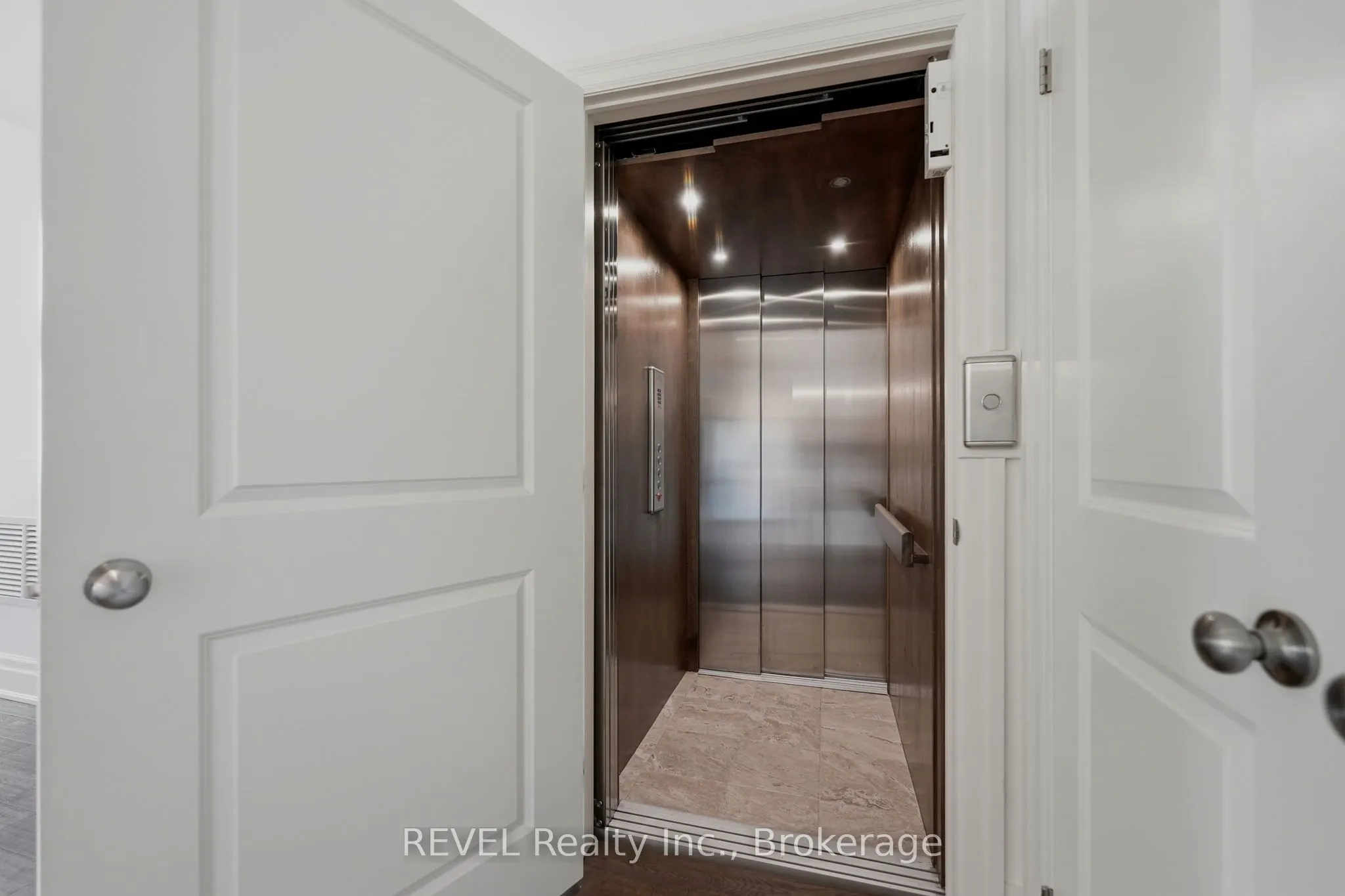 14 St. Andrews Lane S #S14