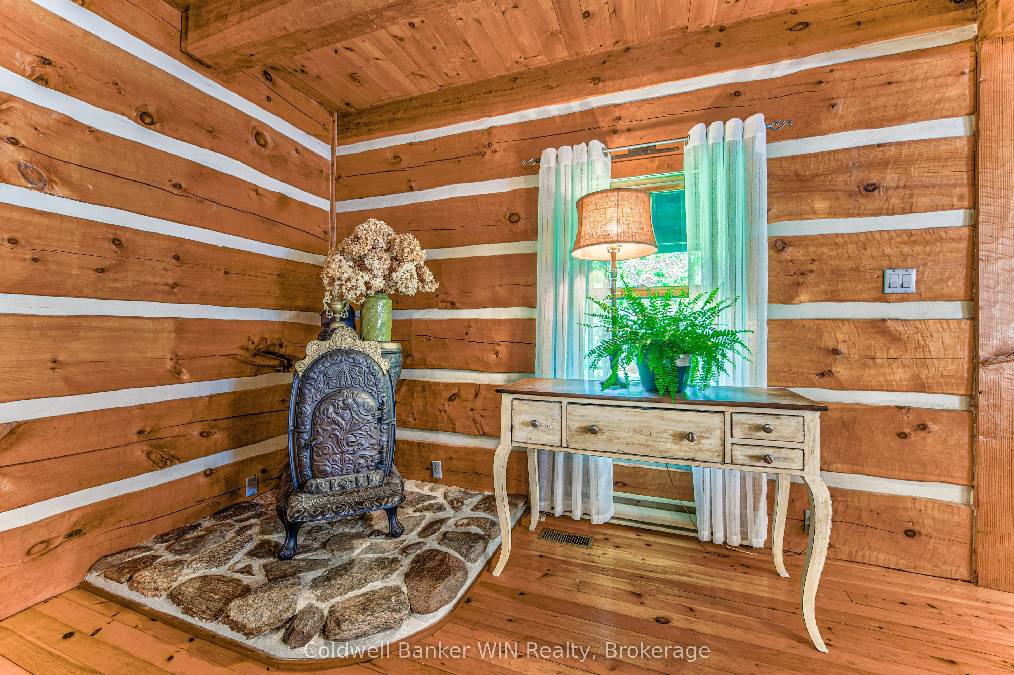 7341 Sideroad 12