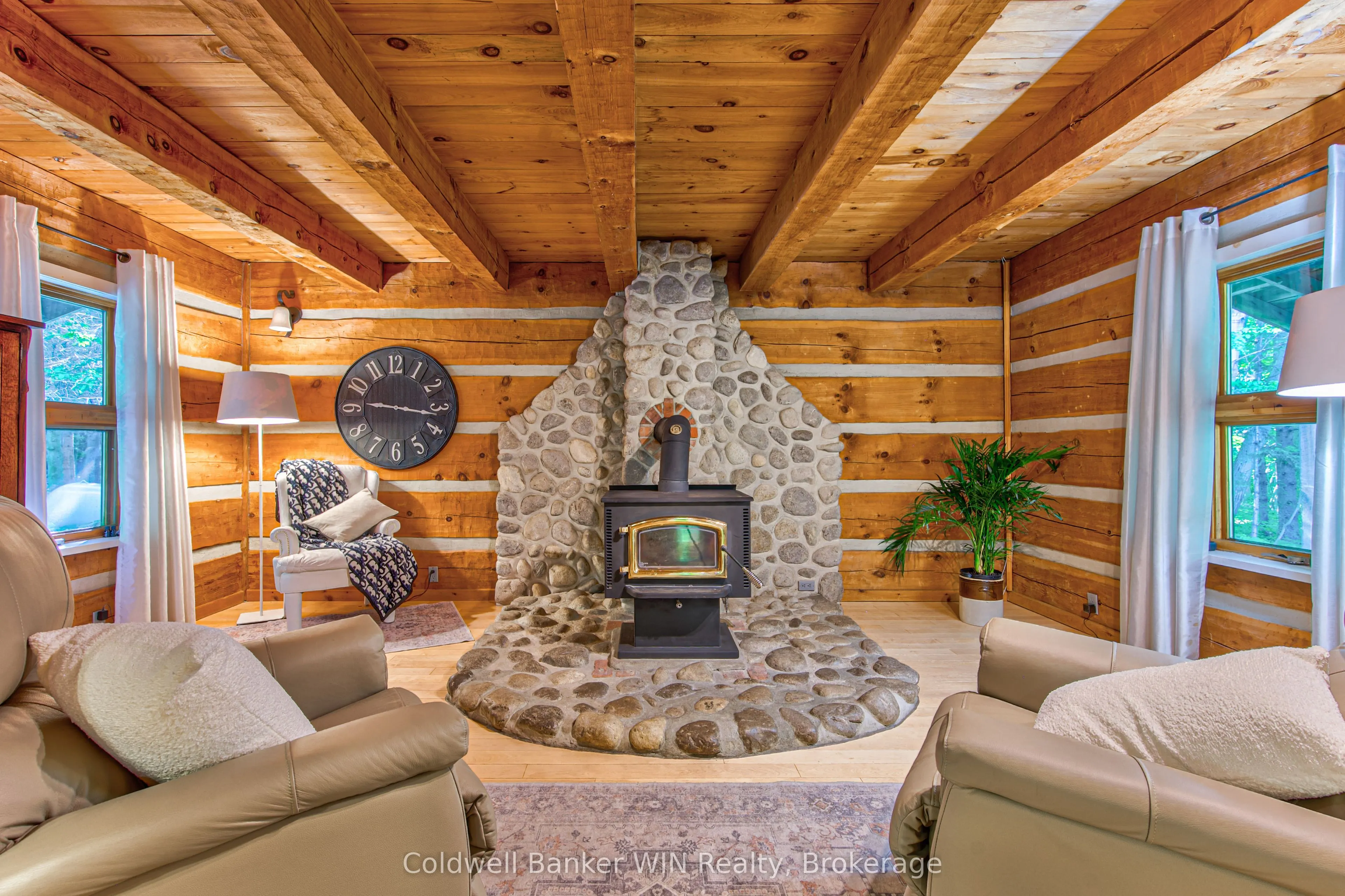 7341 Sideroad 12