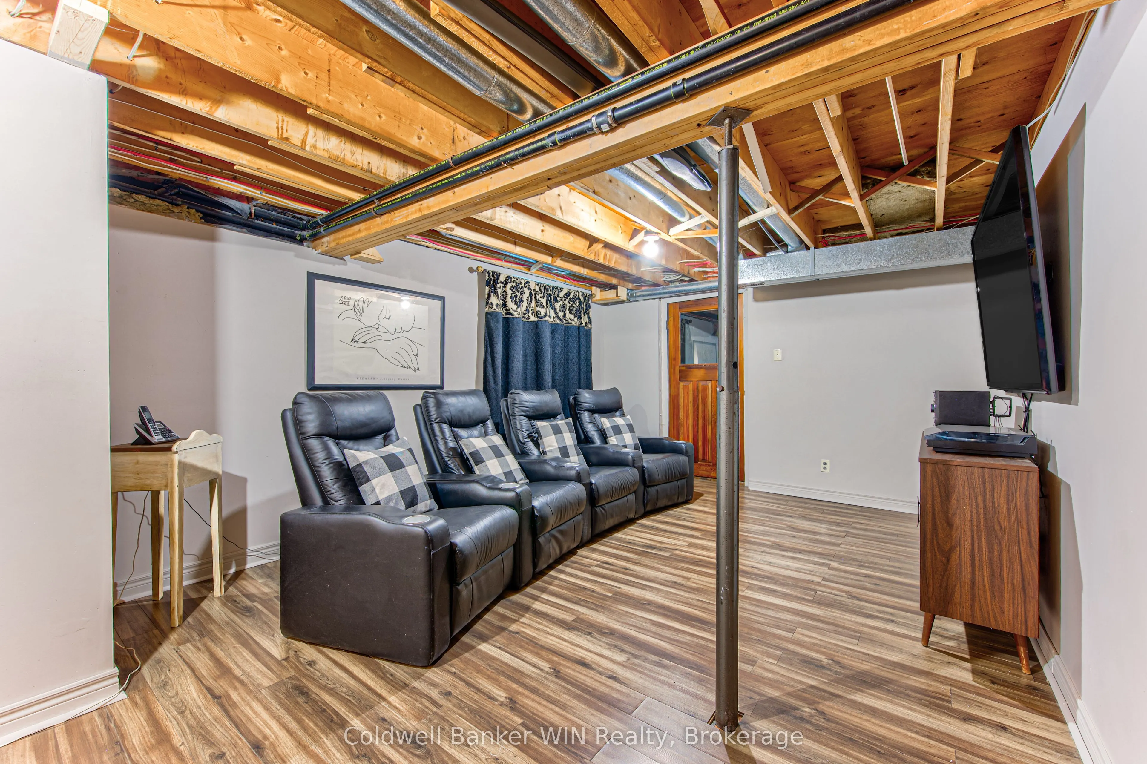 7341 Sideroad 12