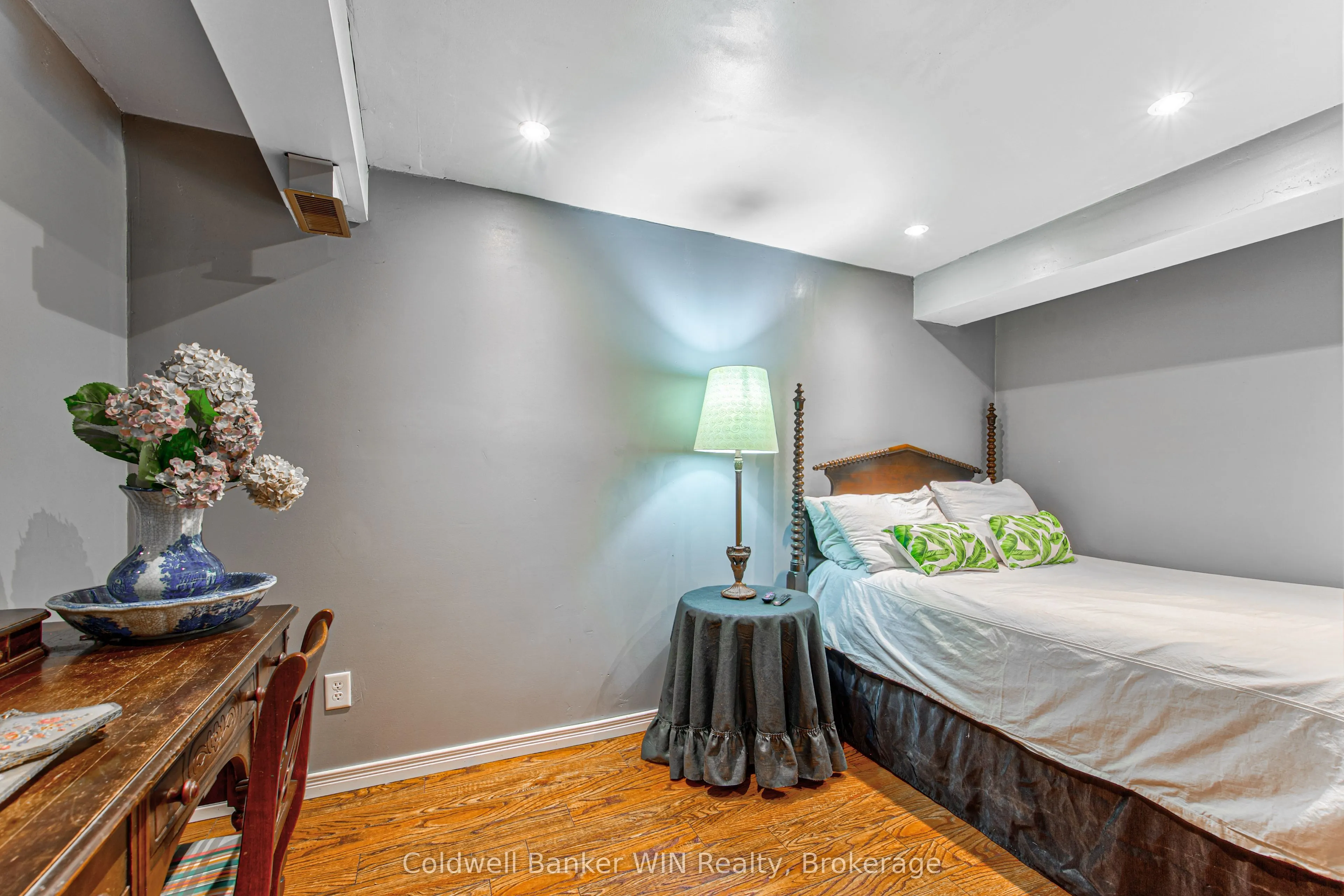 7341 Sideroad 12