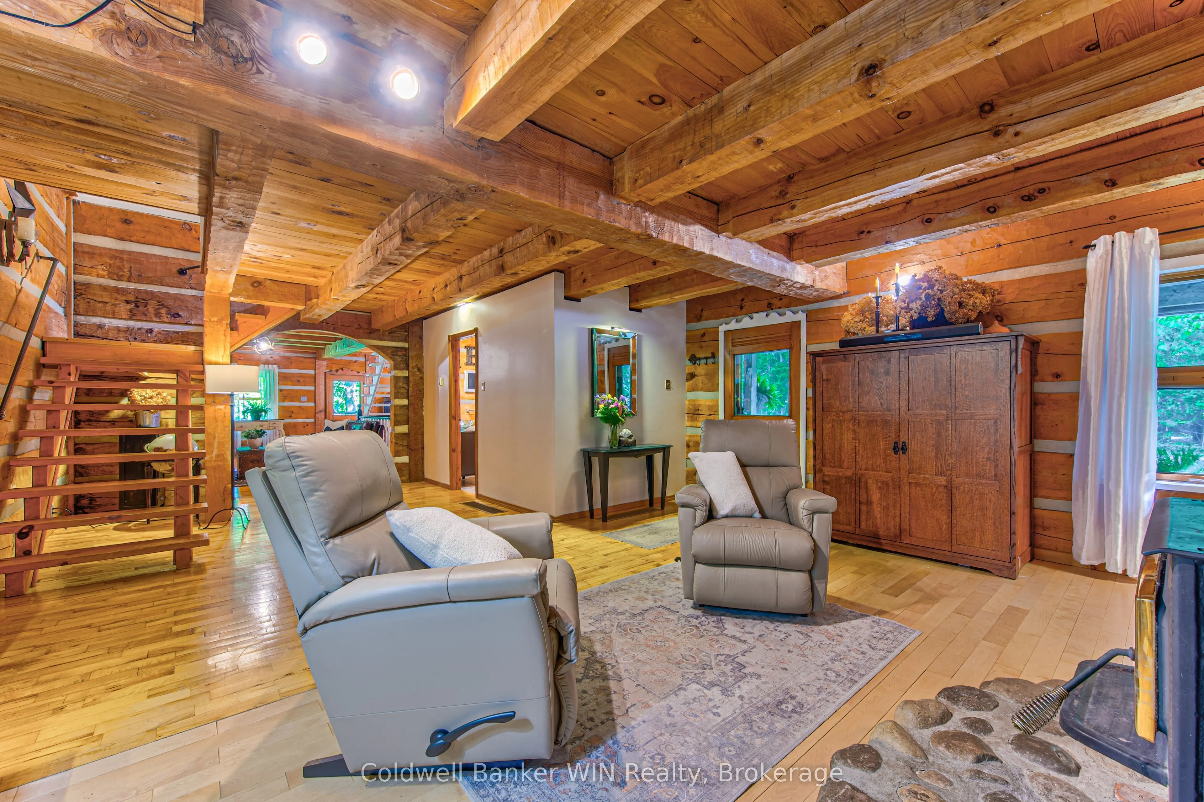 7341 Sideroad 12
