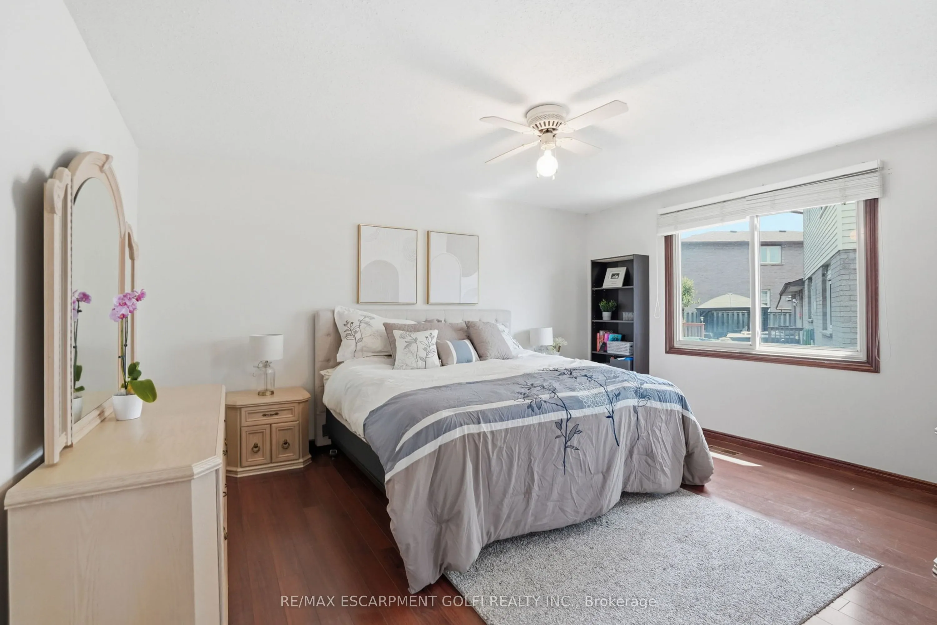 2 LORING Crescent