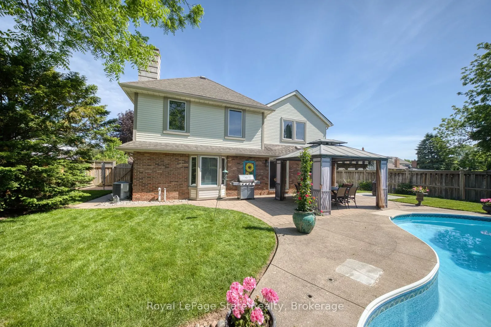 8 Cheval Drive