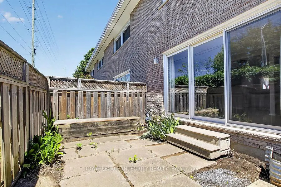 427 Moodie Drive #25