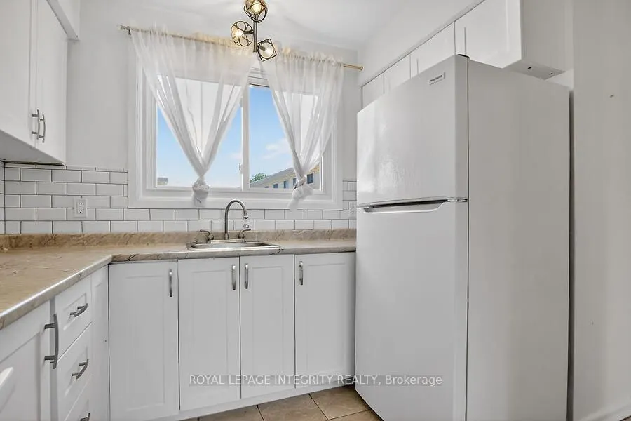 427 Moodie Drive #25