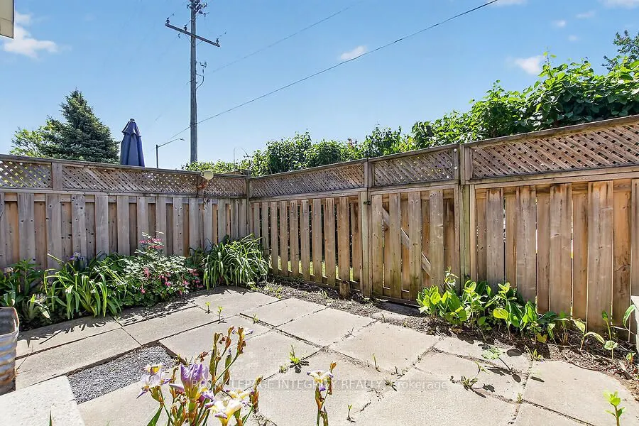427 Moodie Drive #25