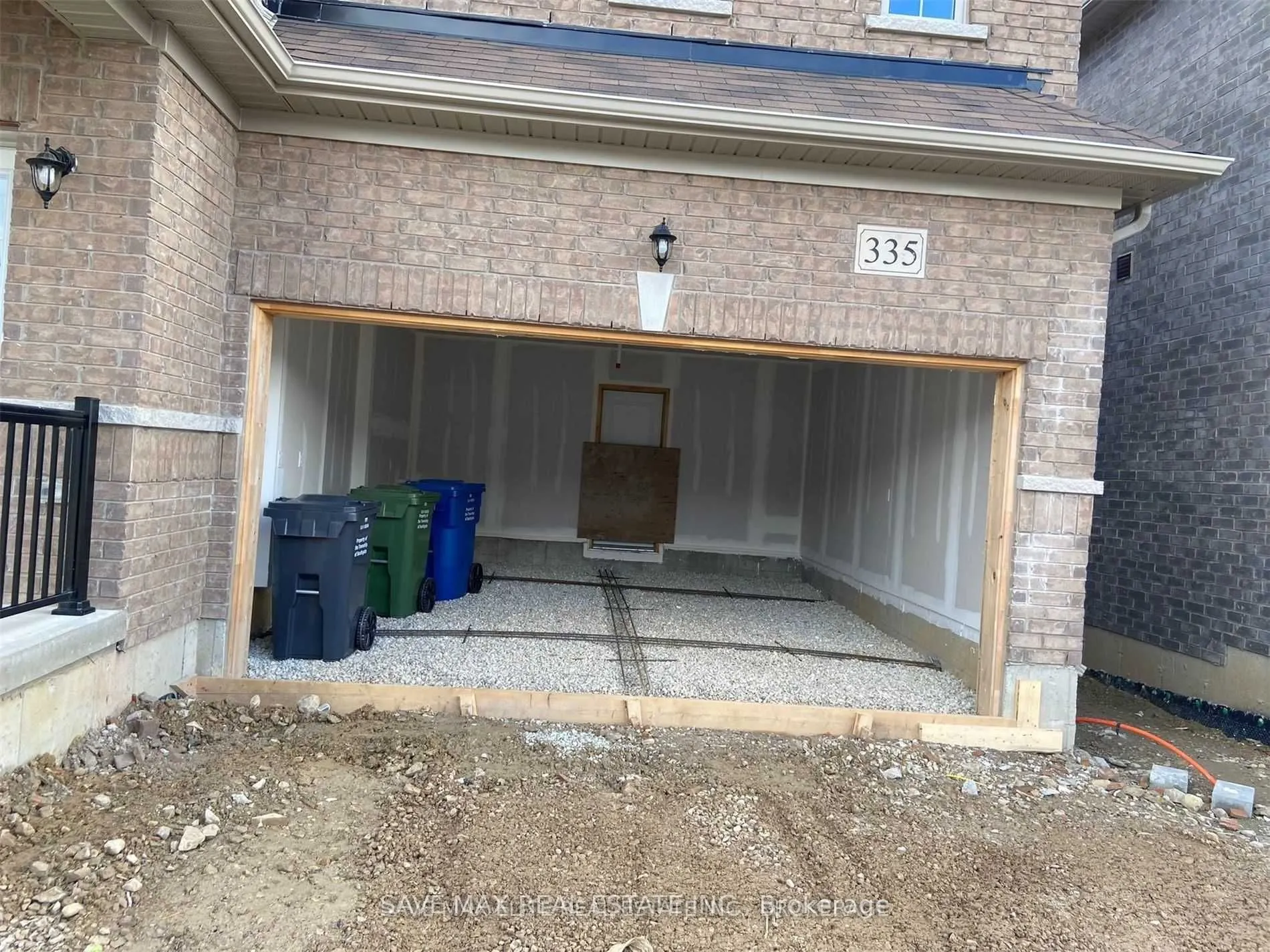 335 Ridley Crescent