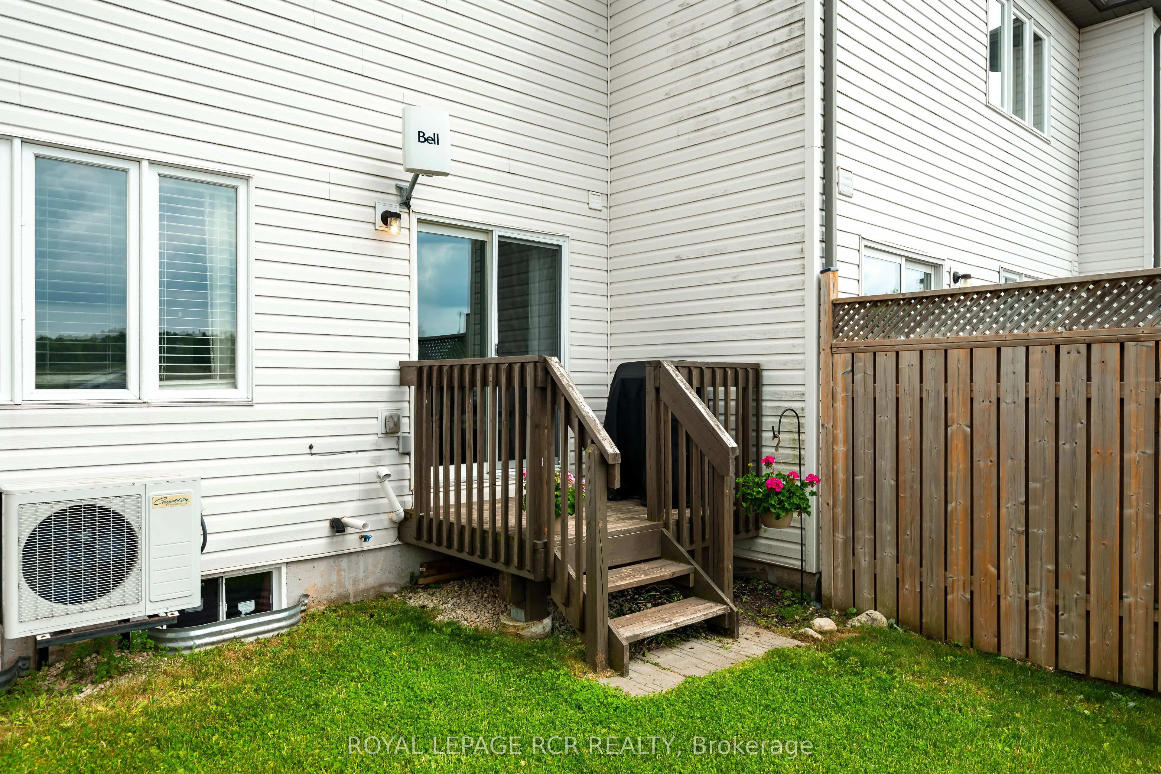 829 Cook Crescent