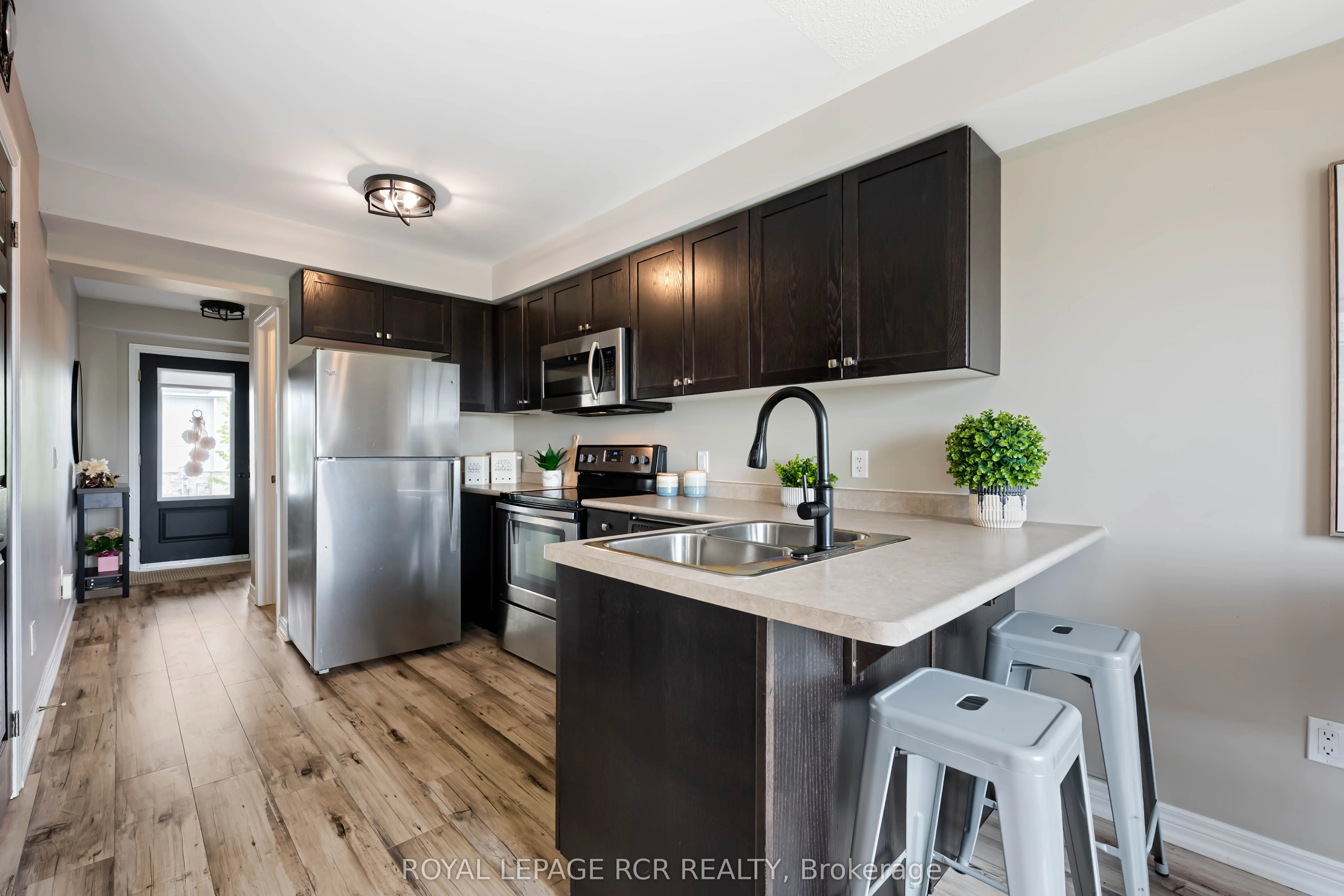 829 Cook Crescent
