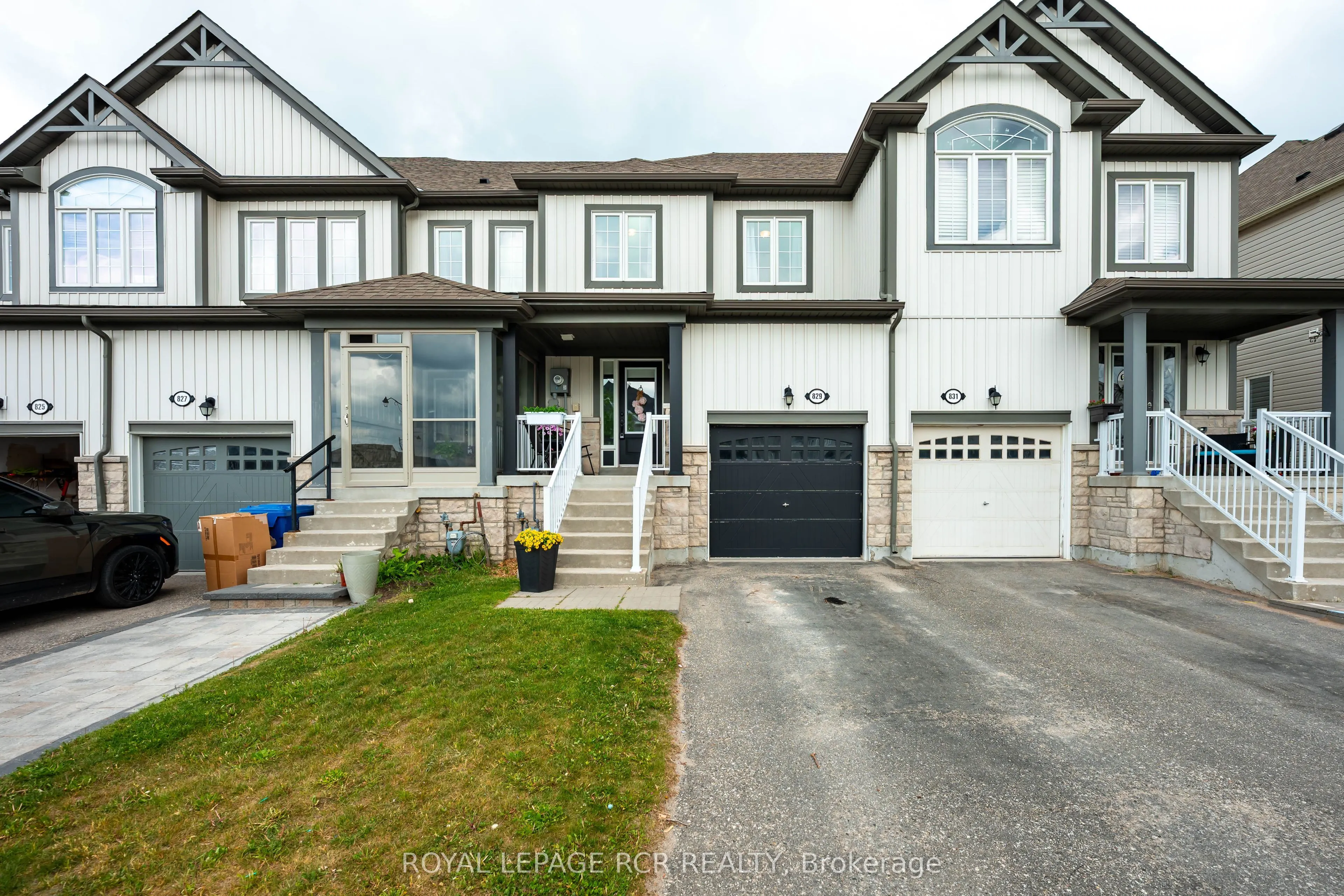 829 Cook Crescent