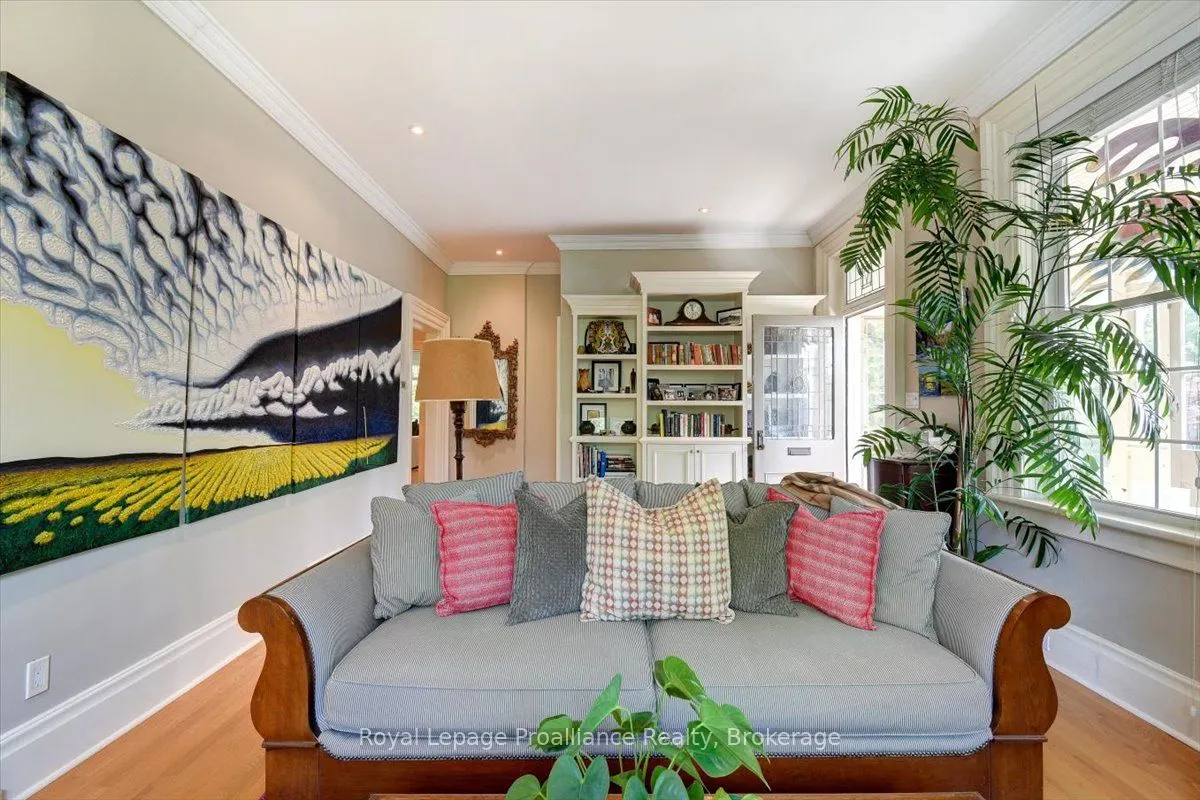 94 Dorset Street W