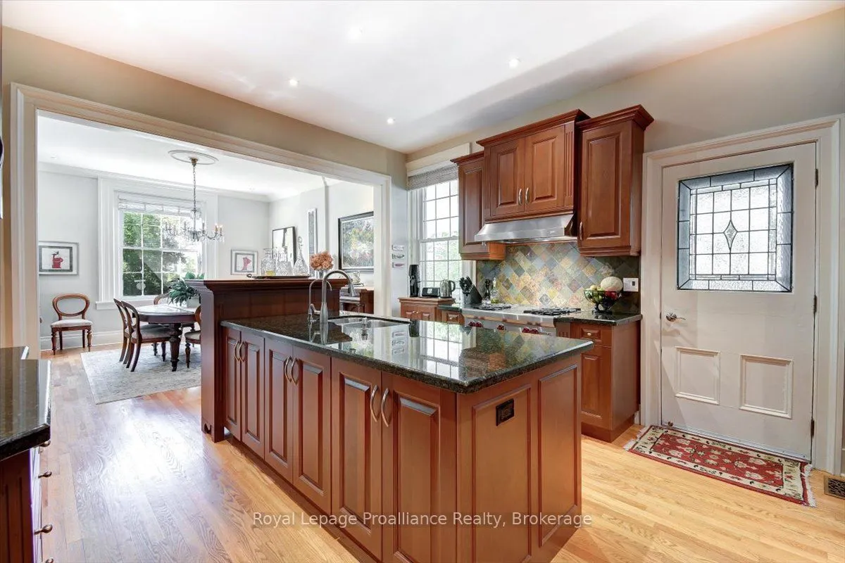 94 Dorset Street W