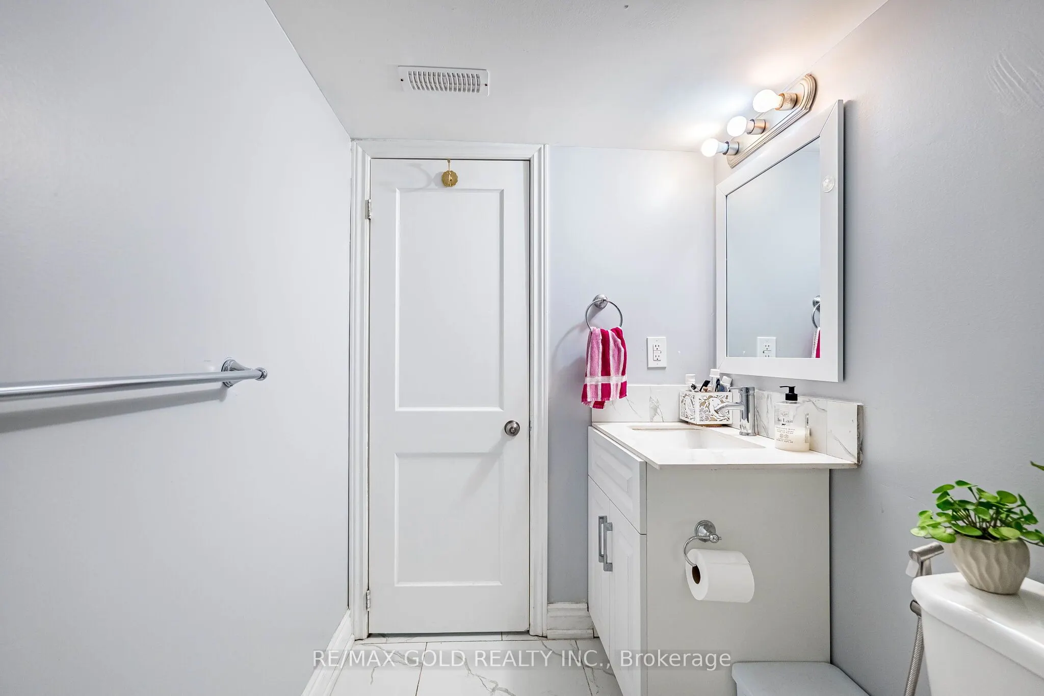 781 Gilmour Crescent