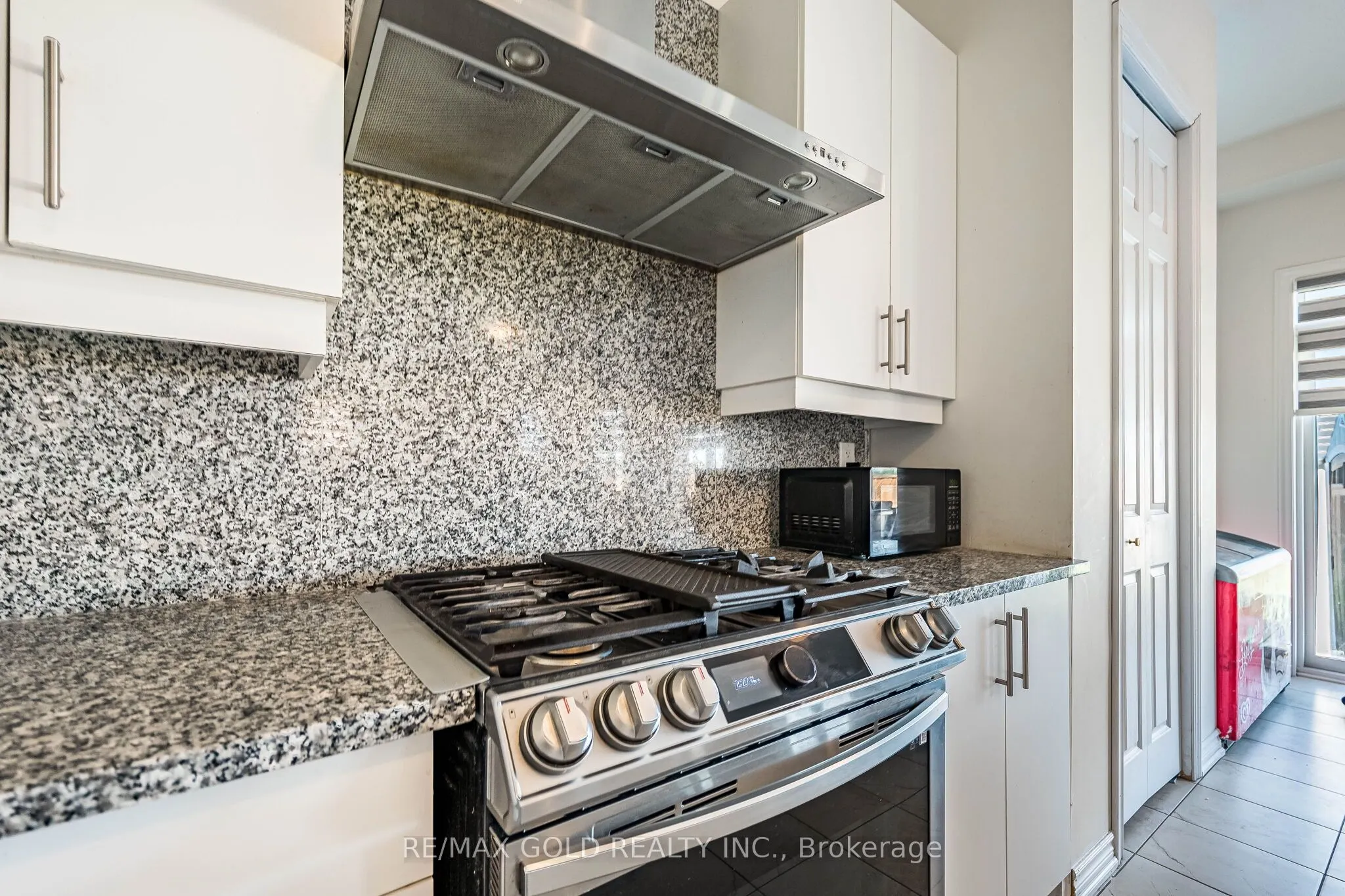 781 Gilmour Crescent