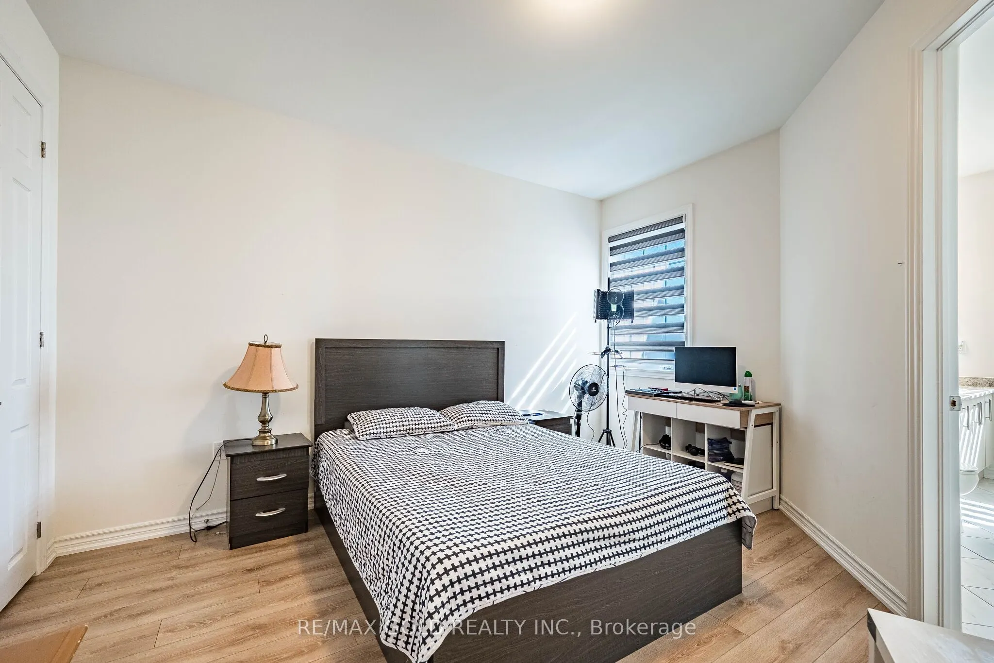 781 Gilmour Crescent