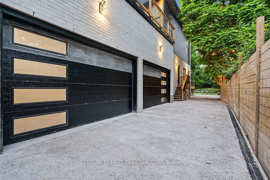 858 William Street