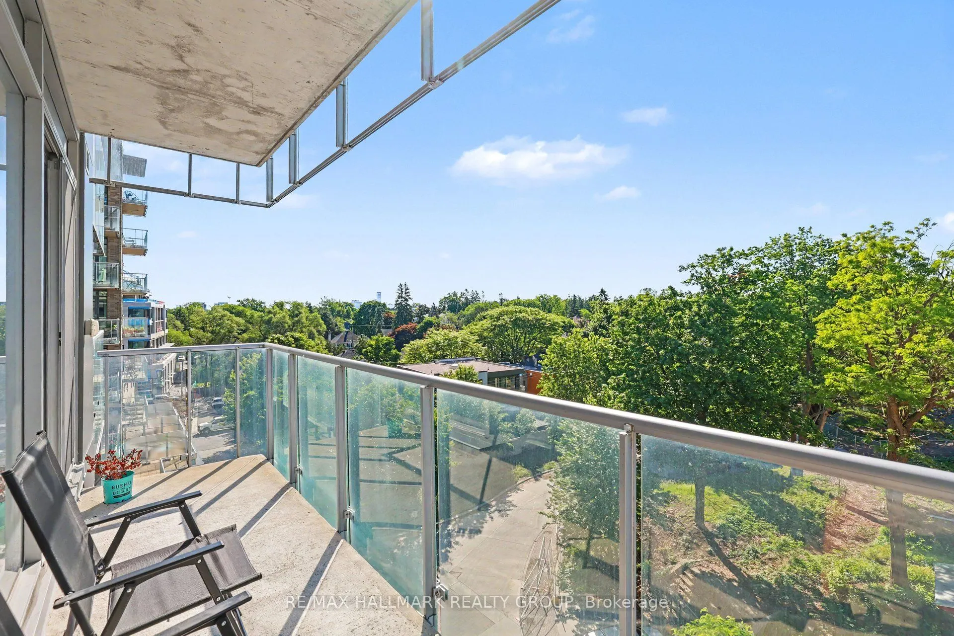 98 Richmond Road #504