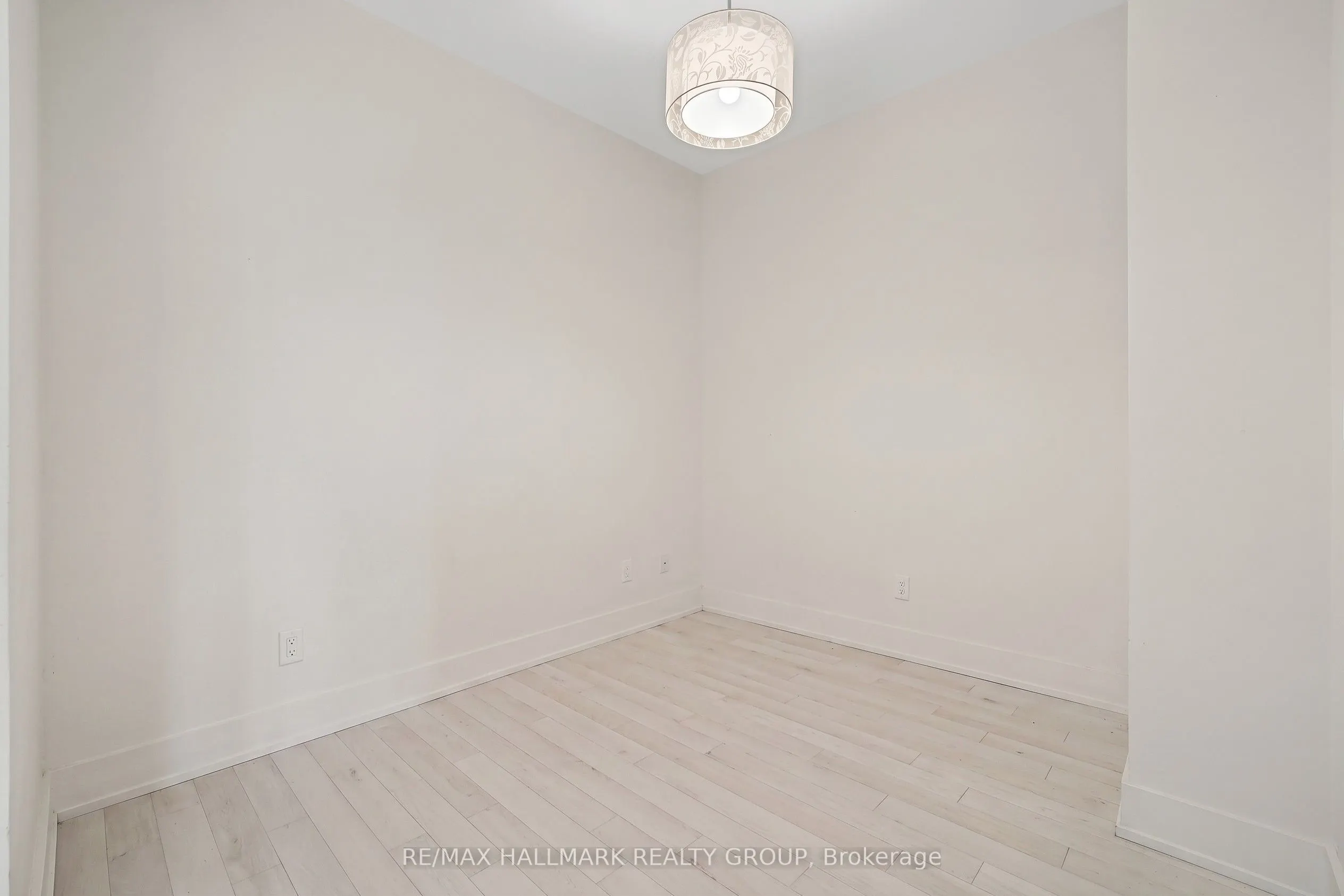 98 Richmond Road #504
