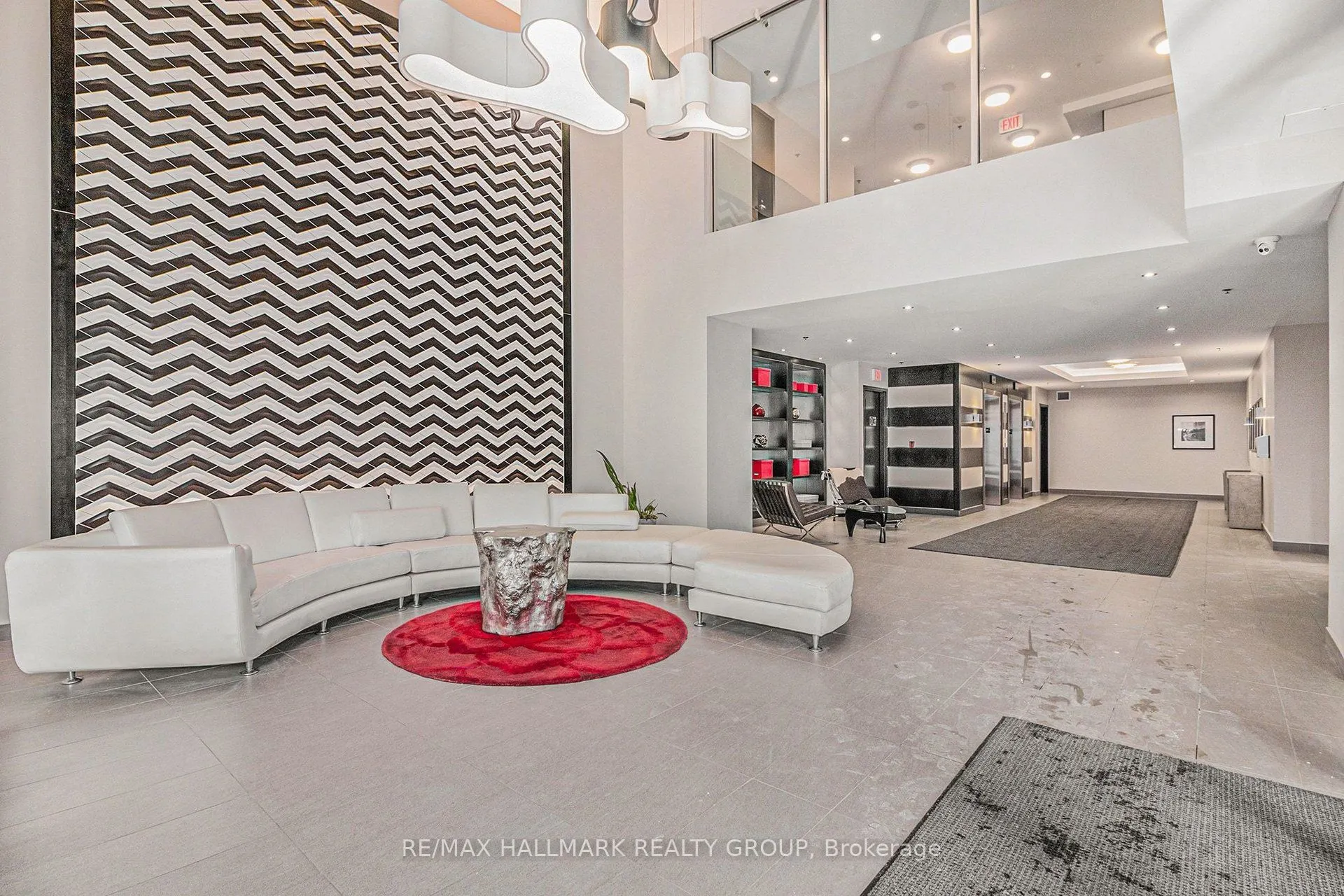 98 Richmond Road #504