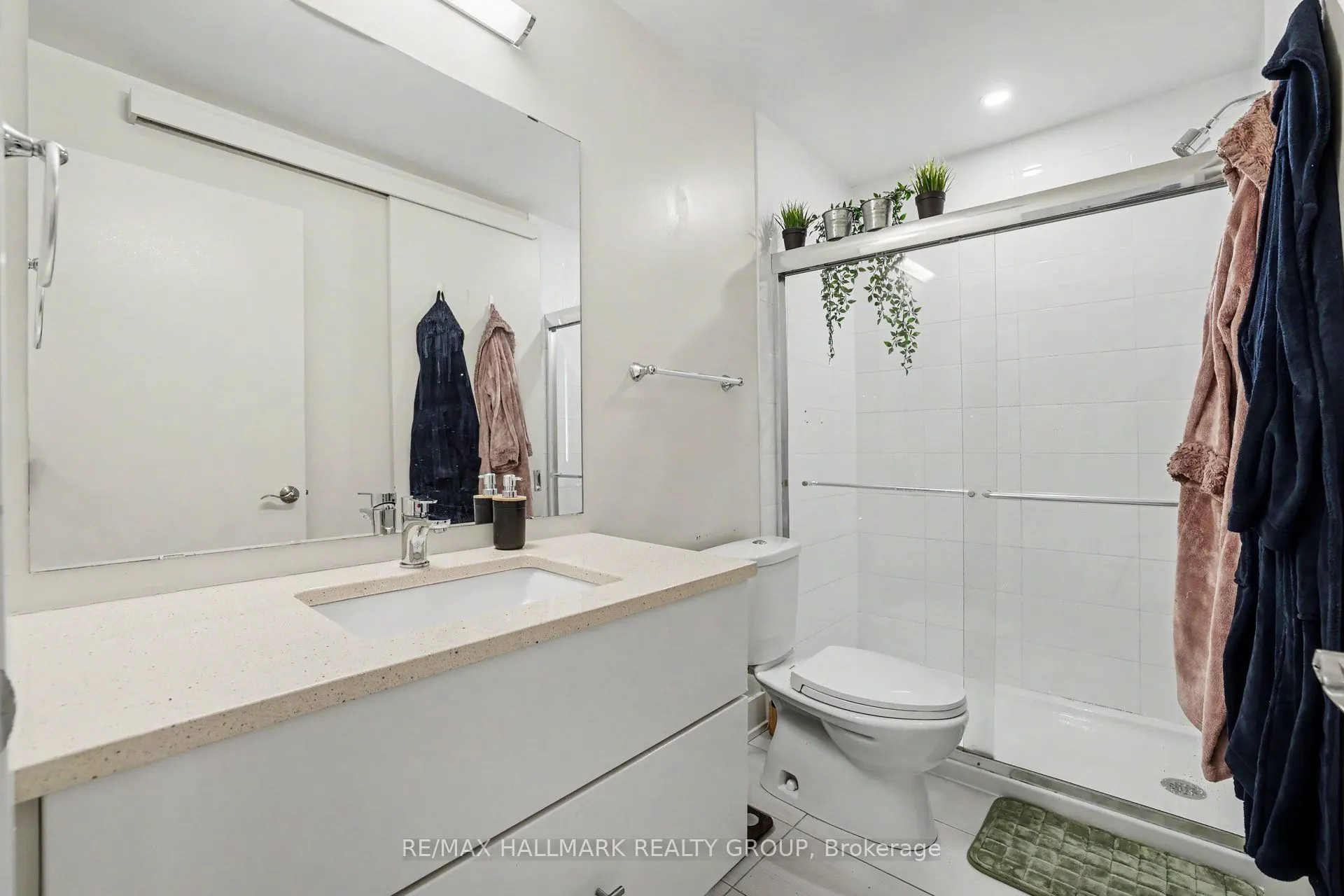 98 Richmond Road #504