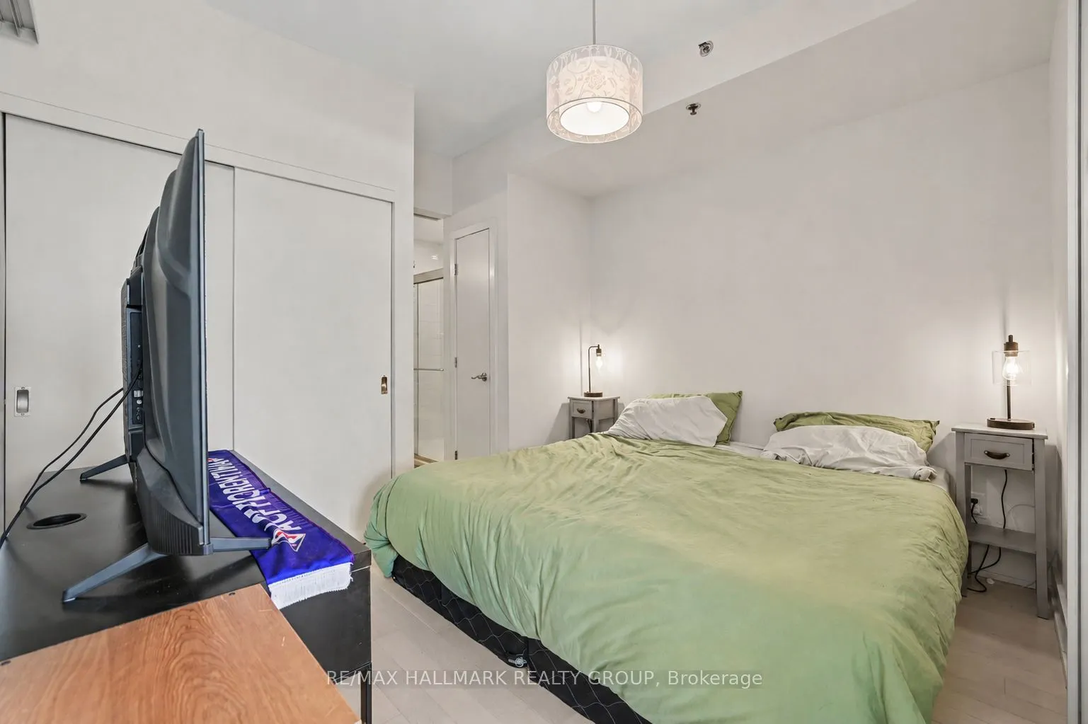 98 Richmond Road #504