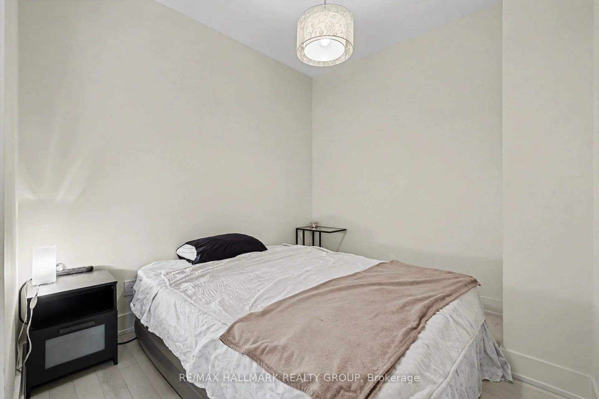 98 Richmond Road #504