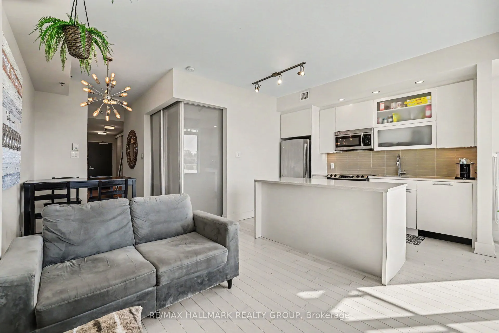 98 Richmond Road #504