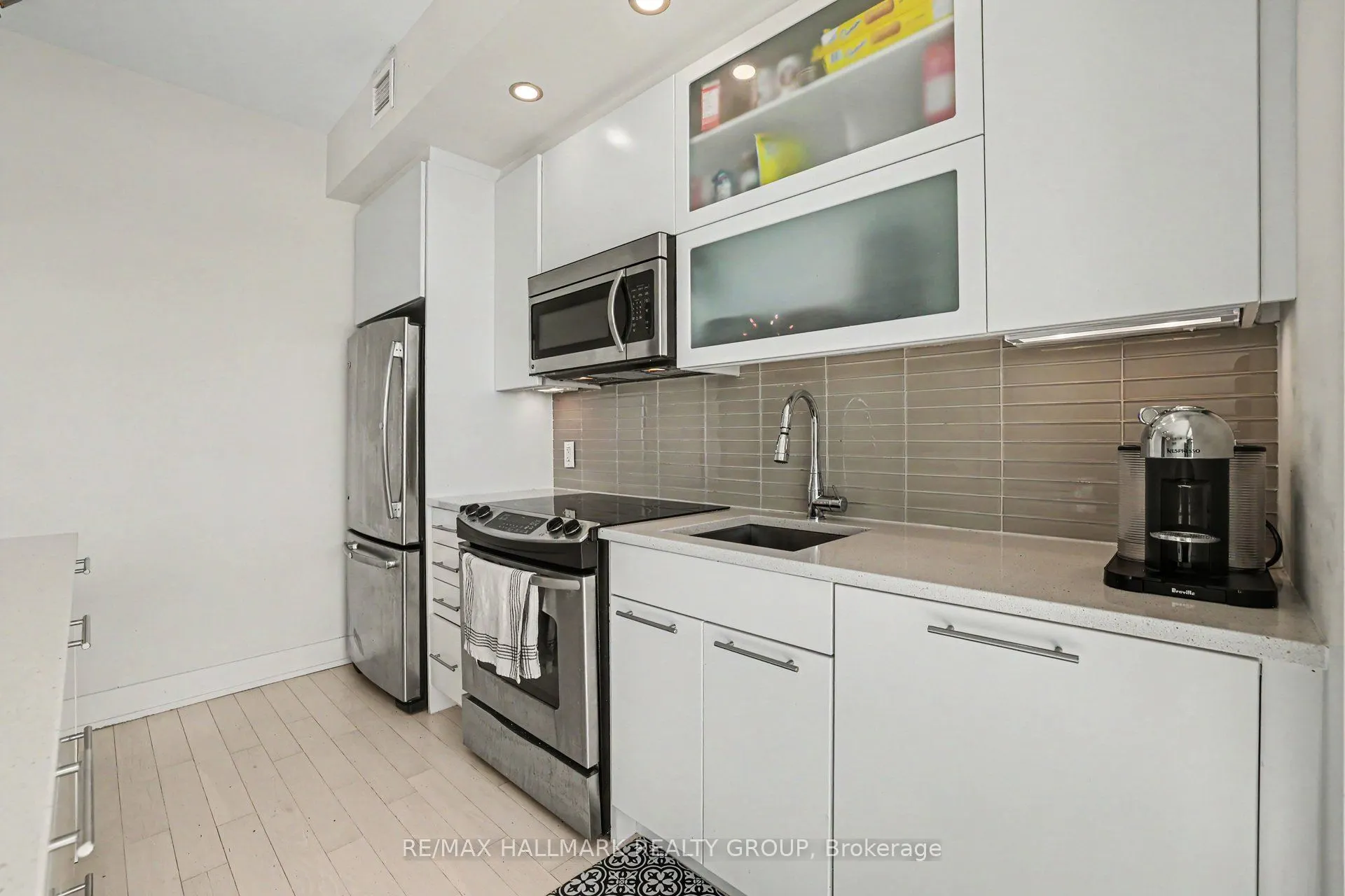 98 Richmond Road #504