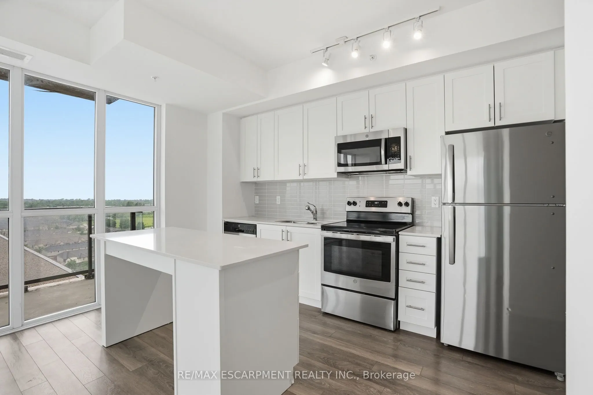 550 North Service Road #1201