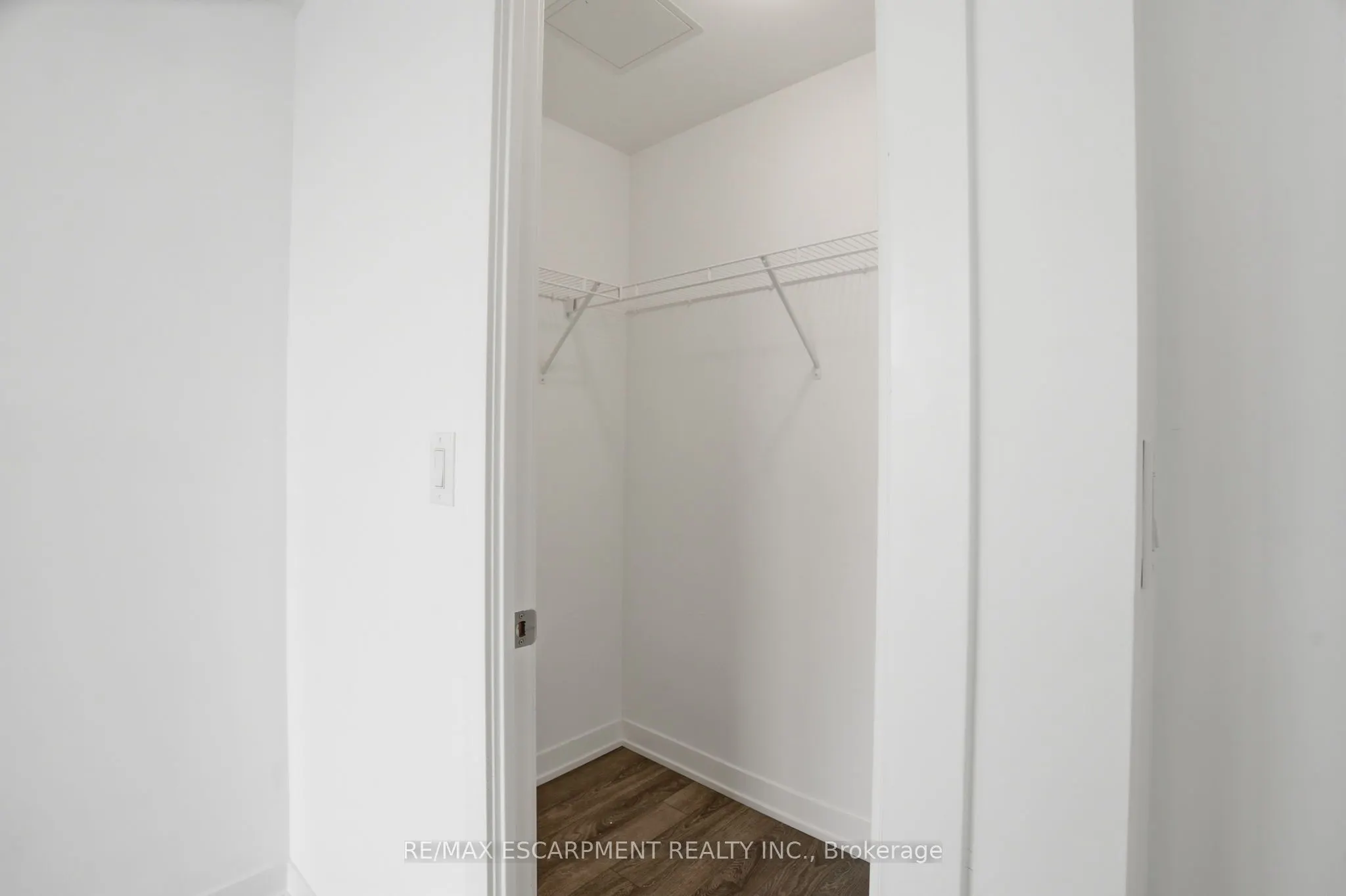 550 North Service Road #1201