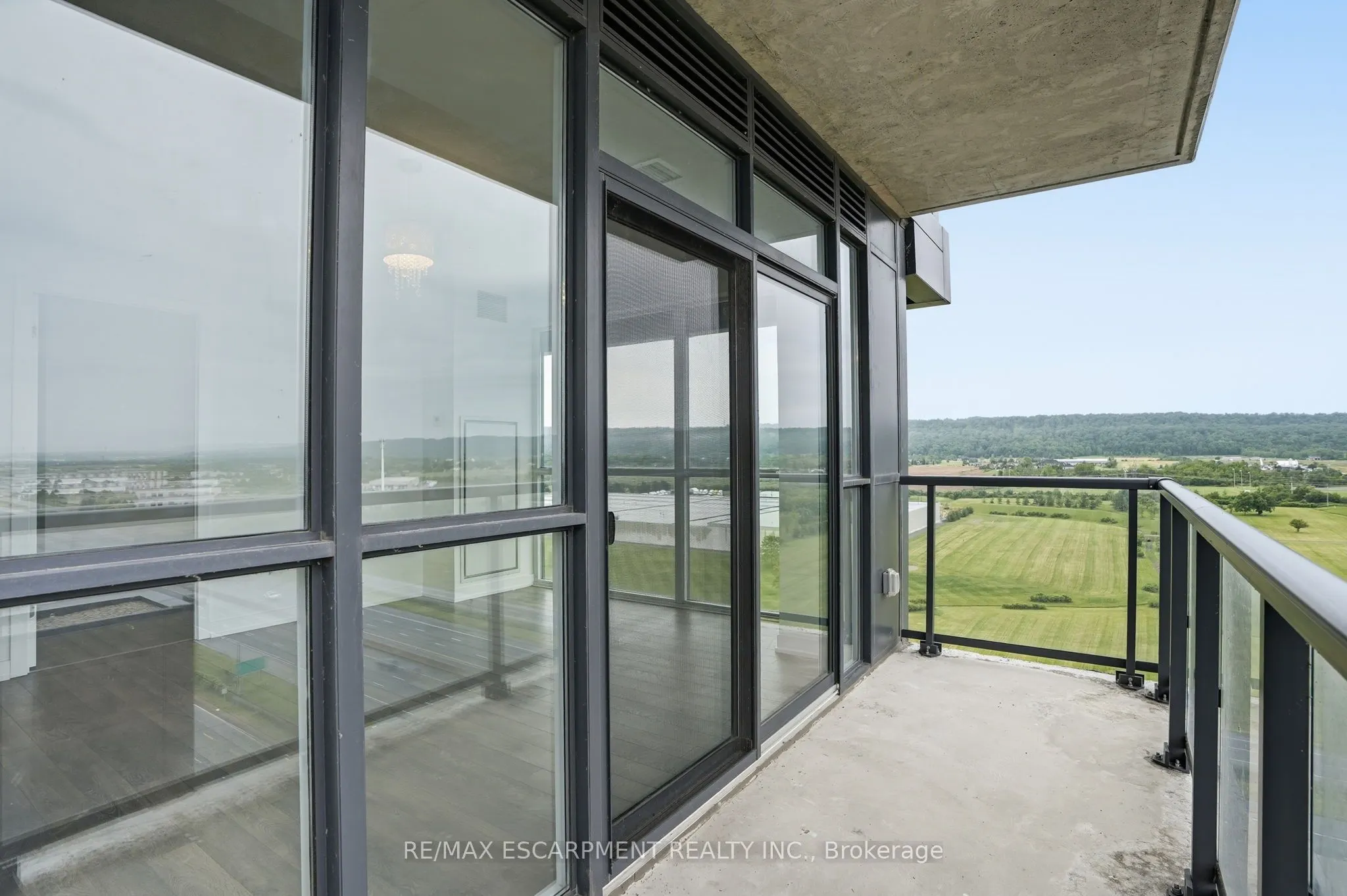 550 North Service Road #1201