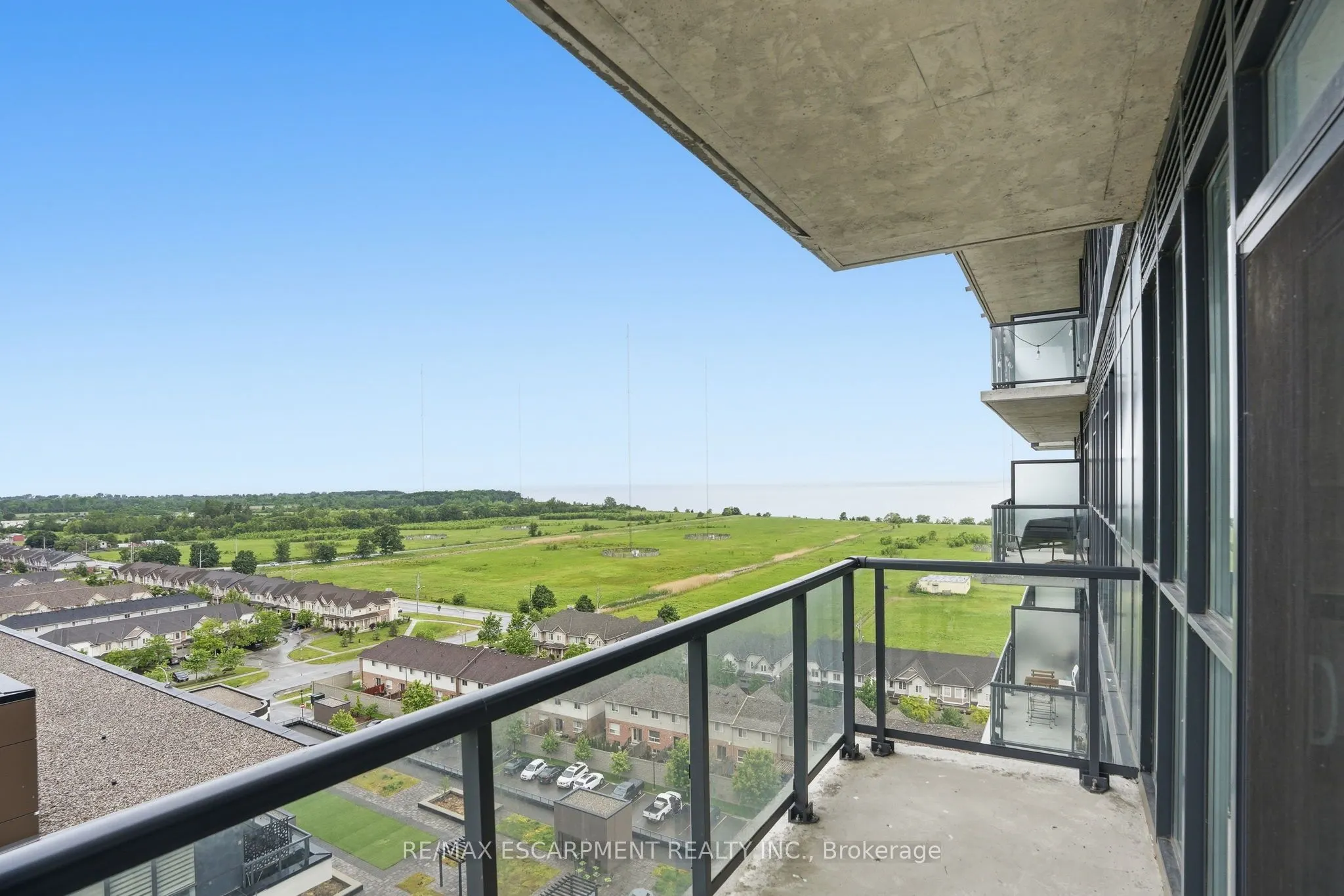 550 North Service Road #1201