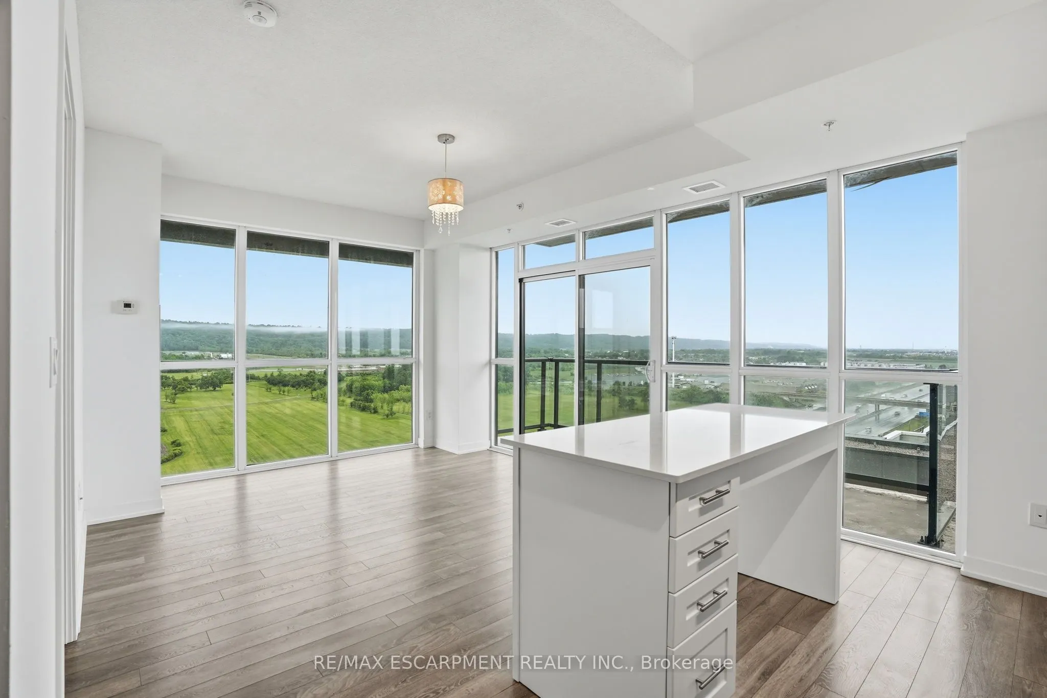 550 North Service Road #1201