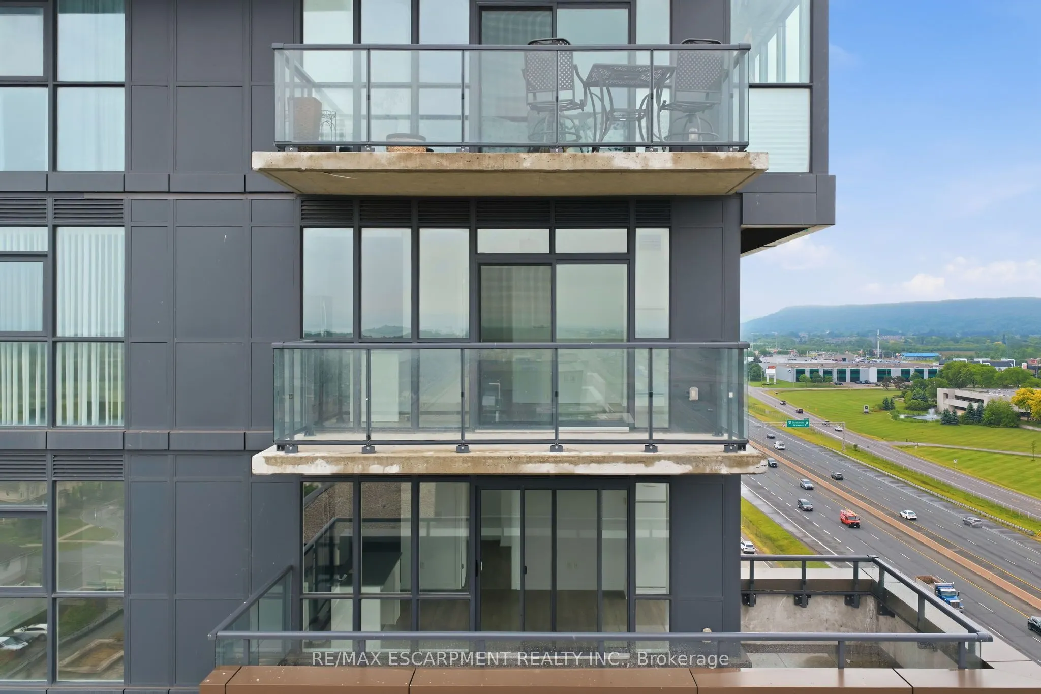 550 North Service Road #1201