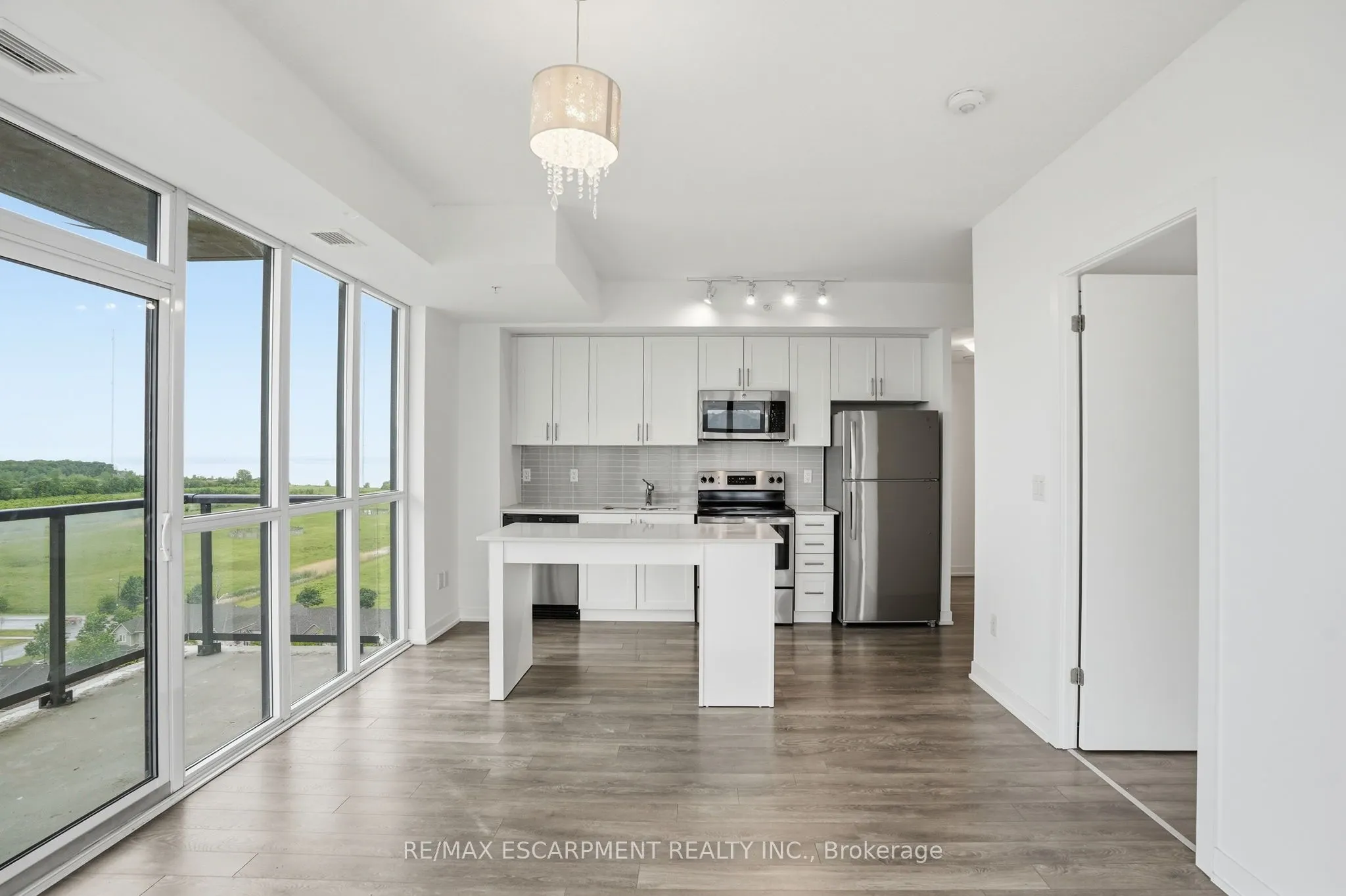 550 North Service Road #1201