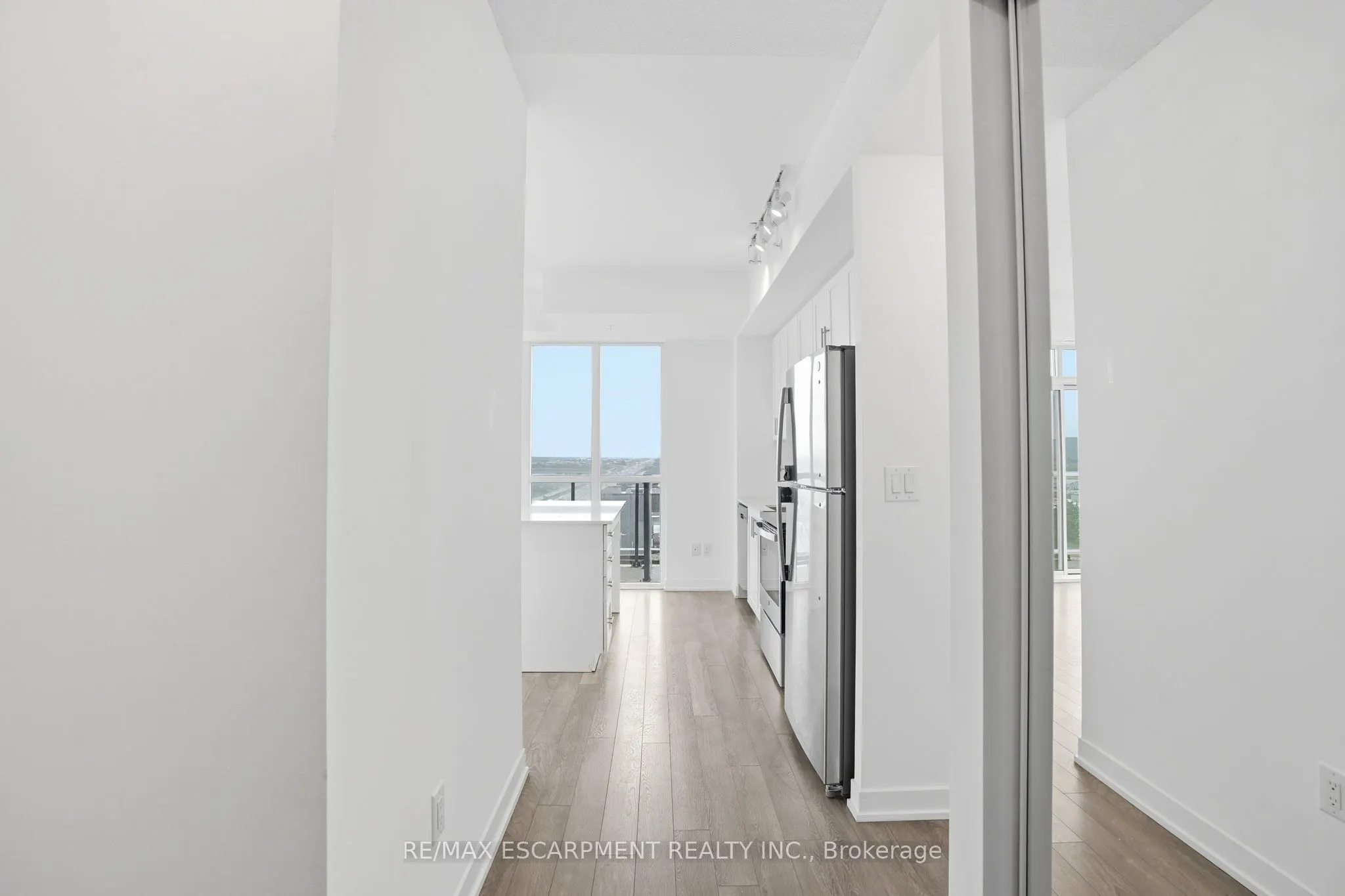 550 North Service Road #1201