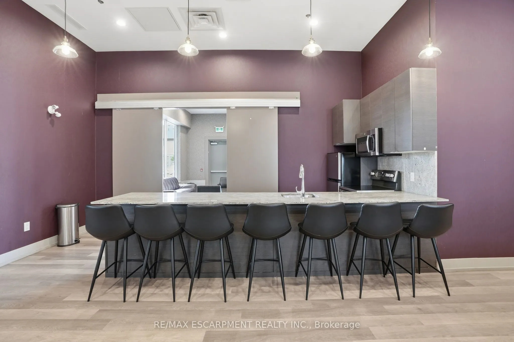 550 North Service Road #1201