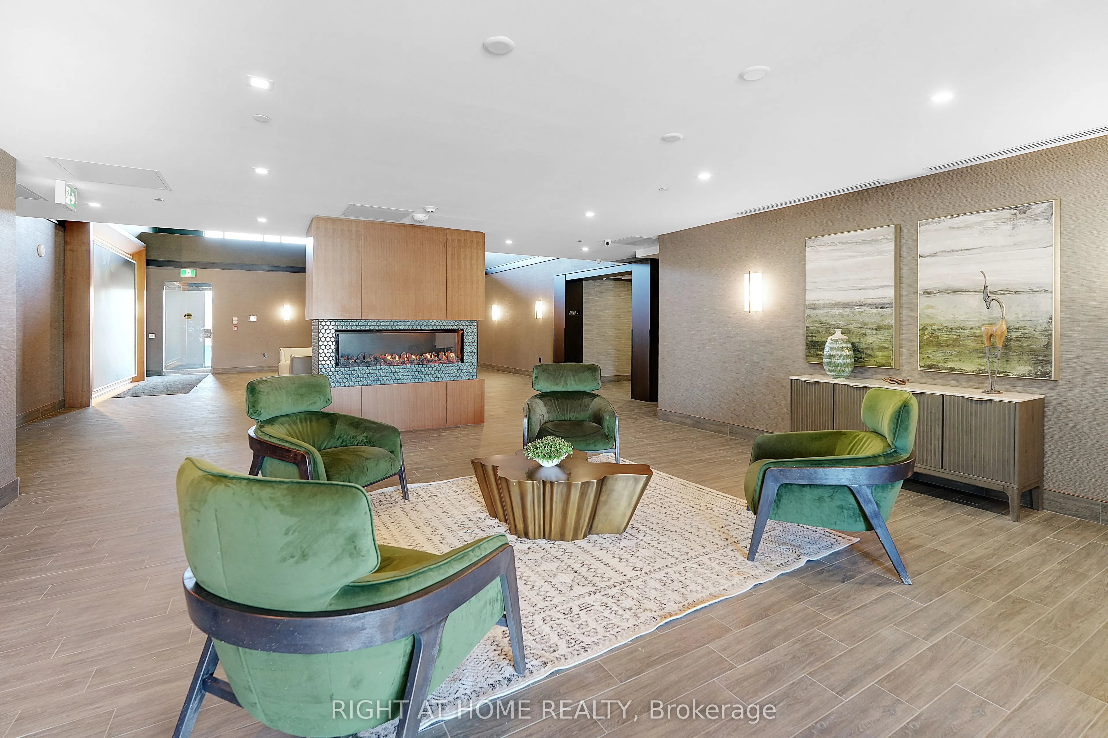 460 Dundas Street E #905