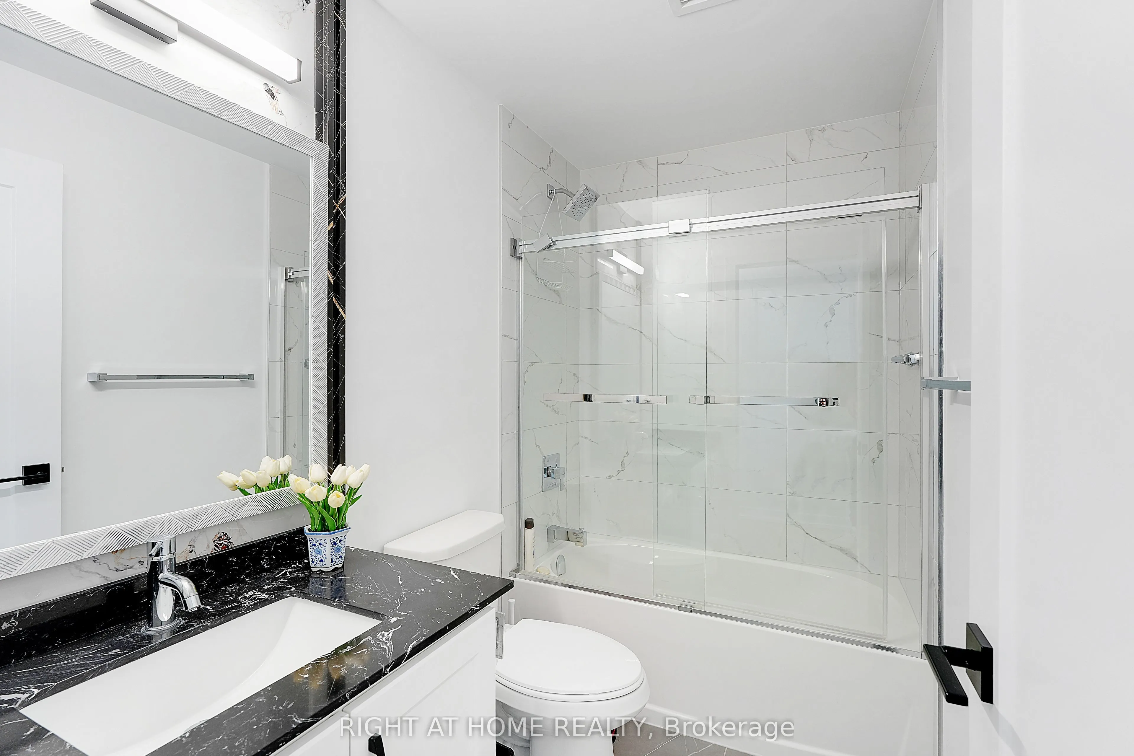 460 Dundas Street E #905