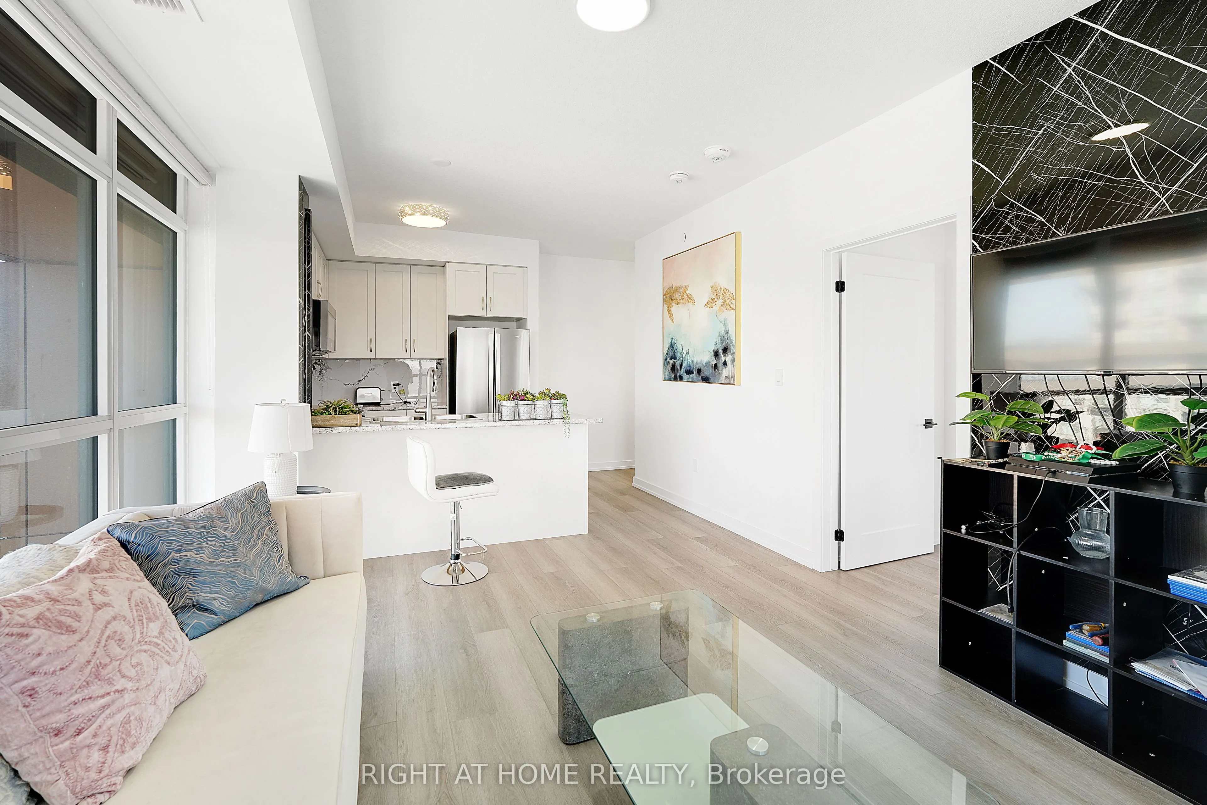 460 Dundas Street E #905