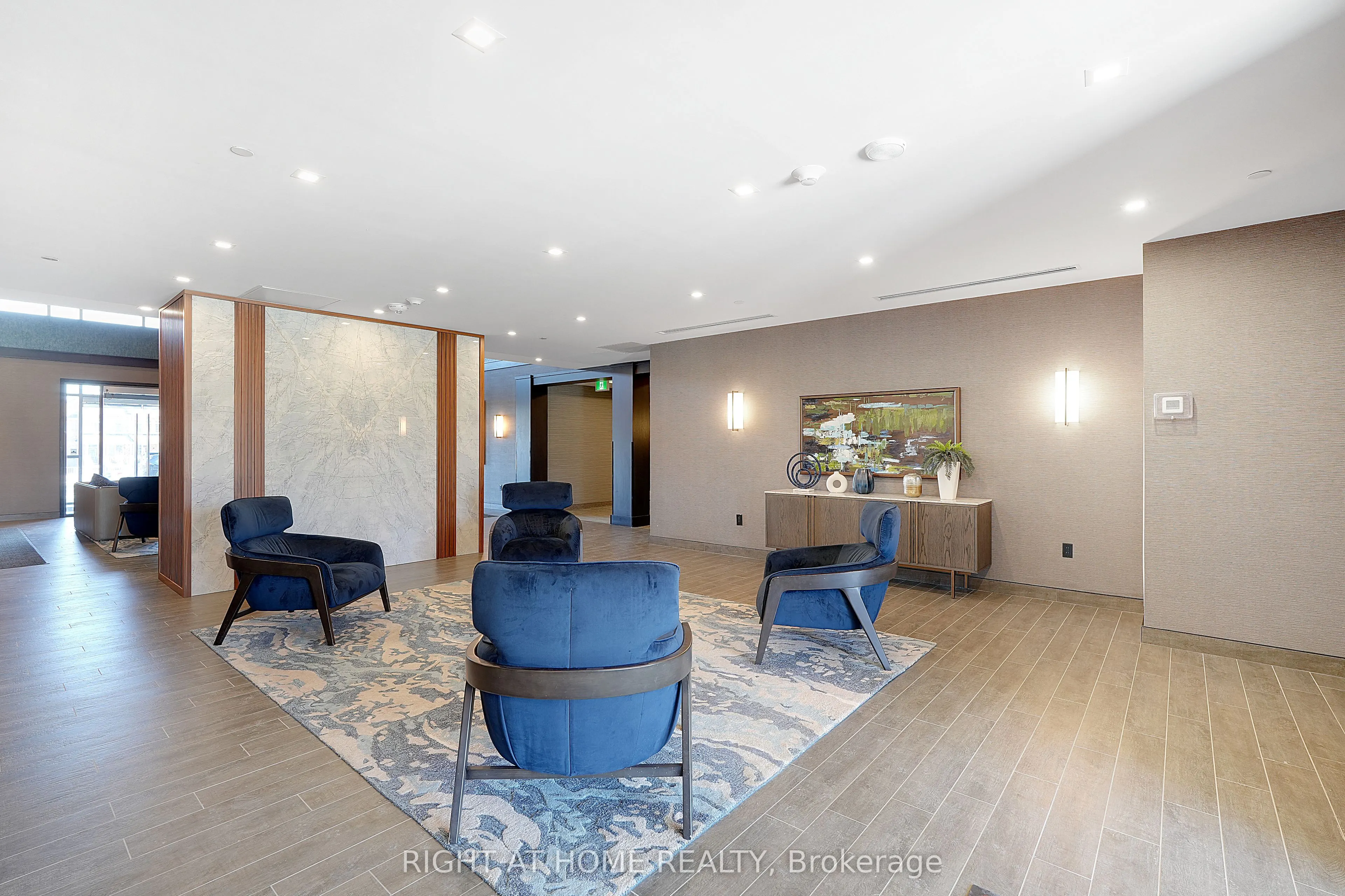 460 Dundas Street E #905
