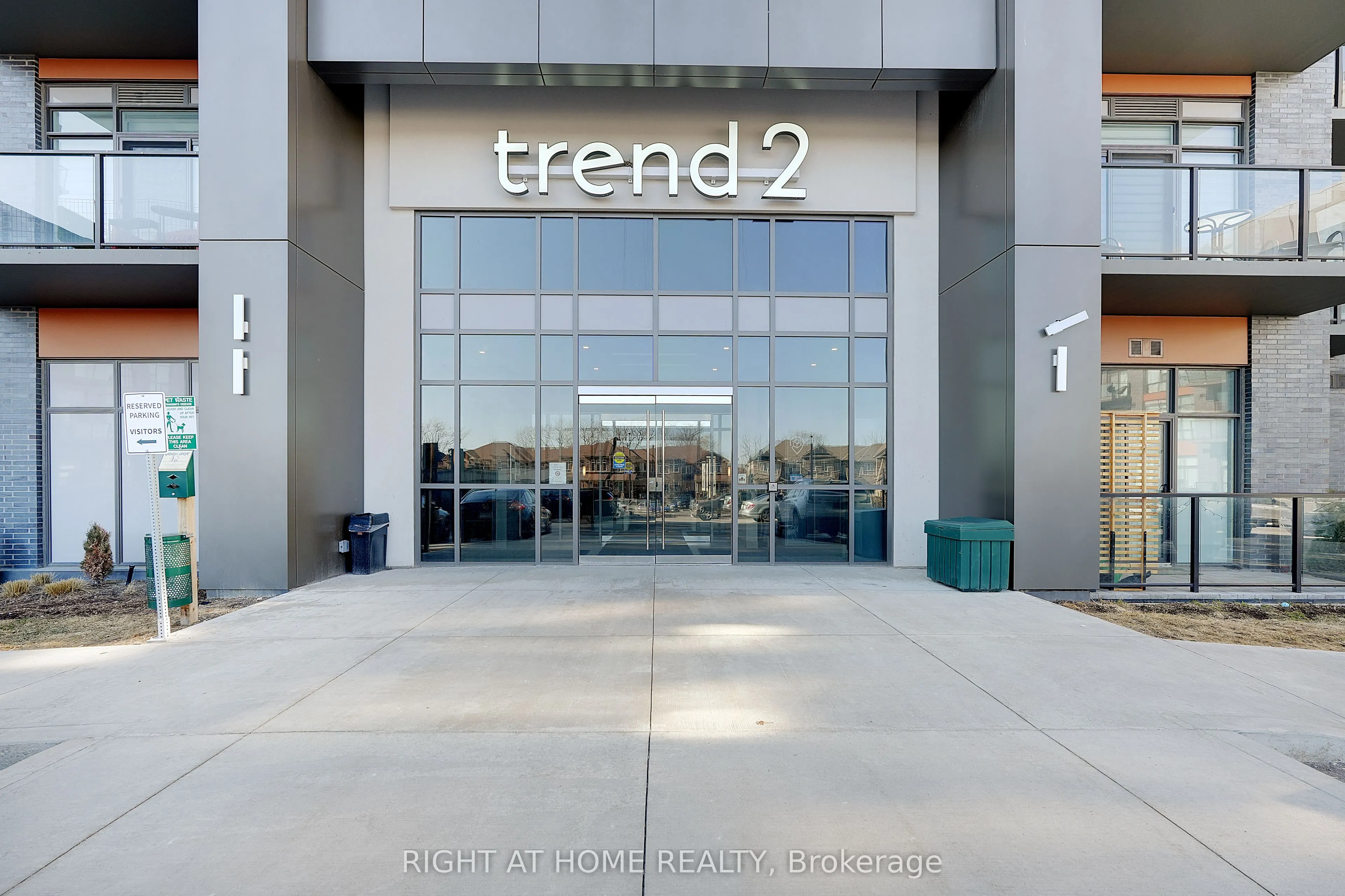 460 Dundas Street E #905