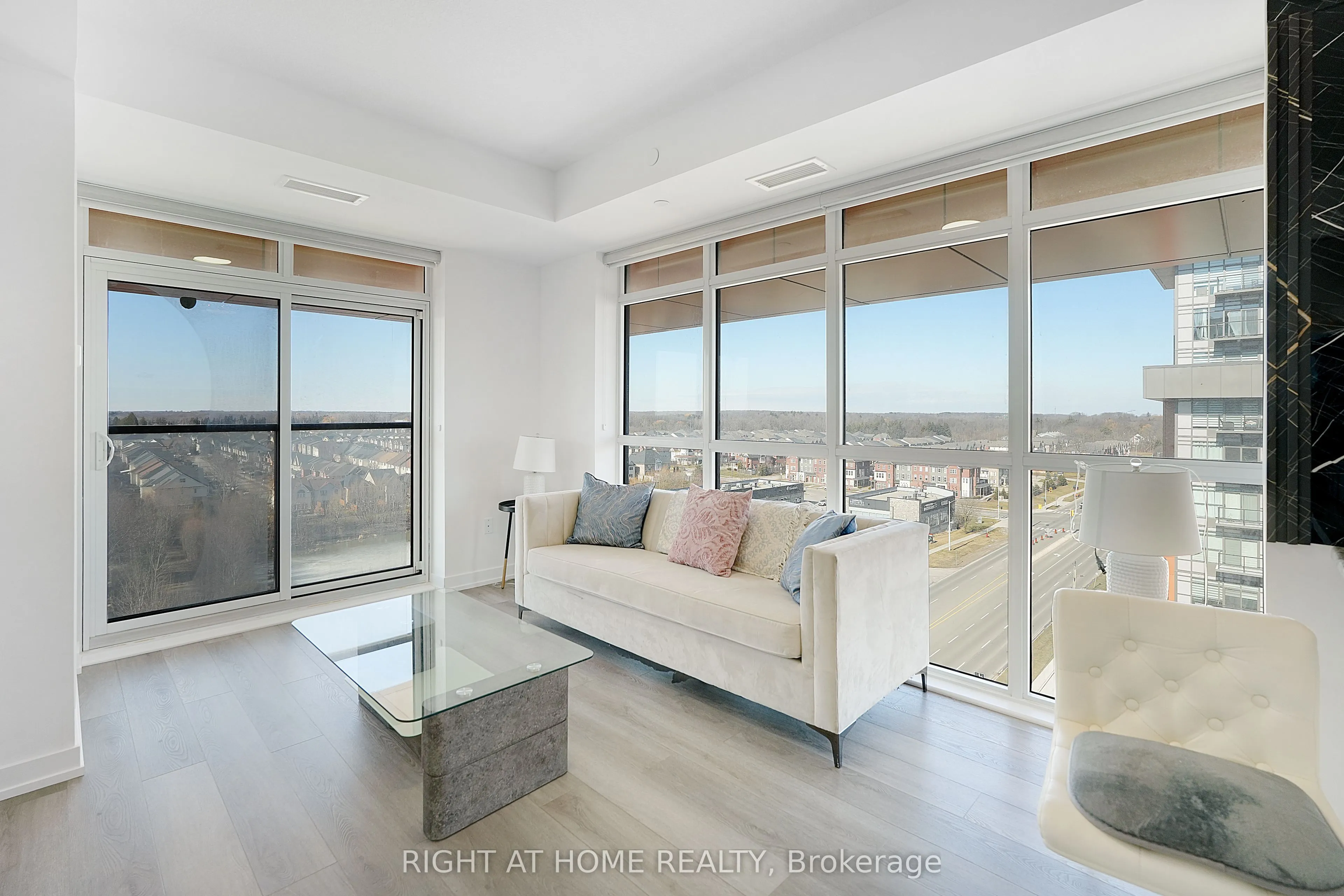 460 Dundas Street E #905