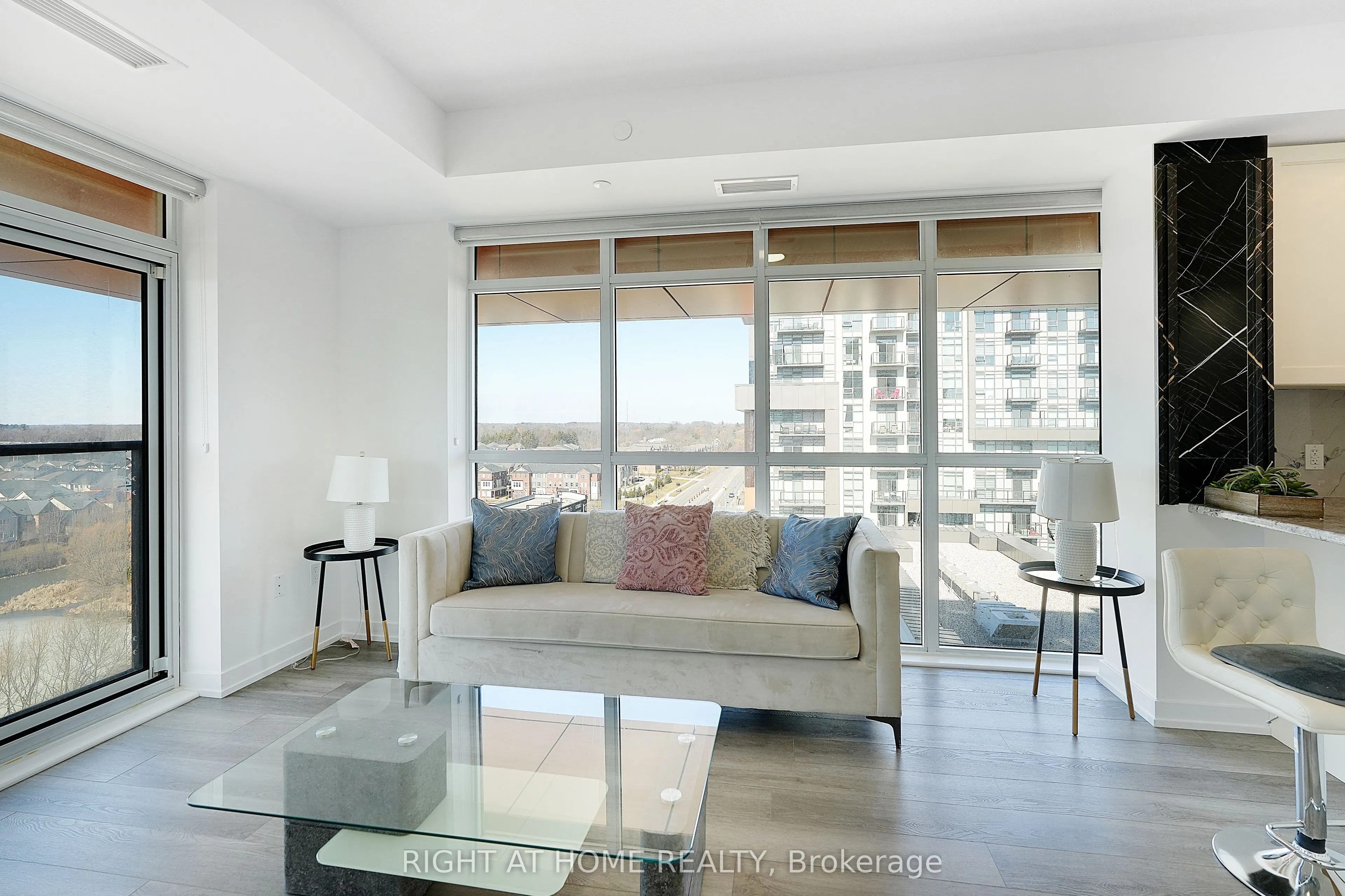 460 Dundas Street E #905